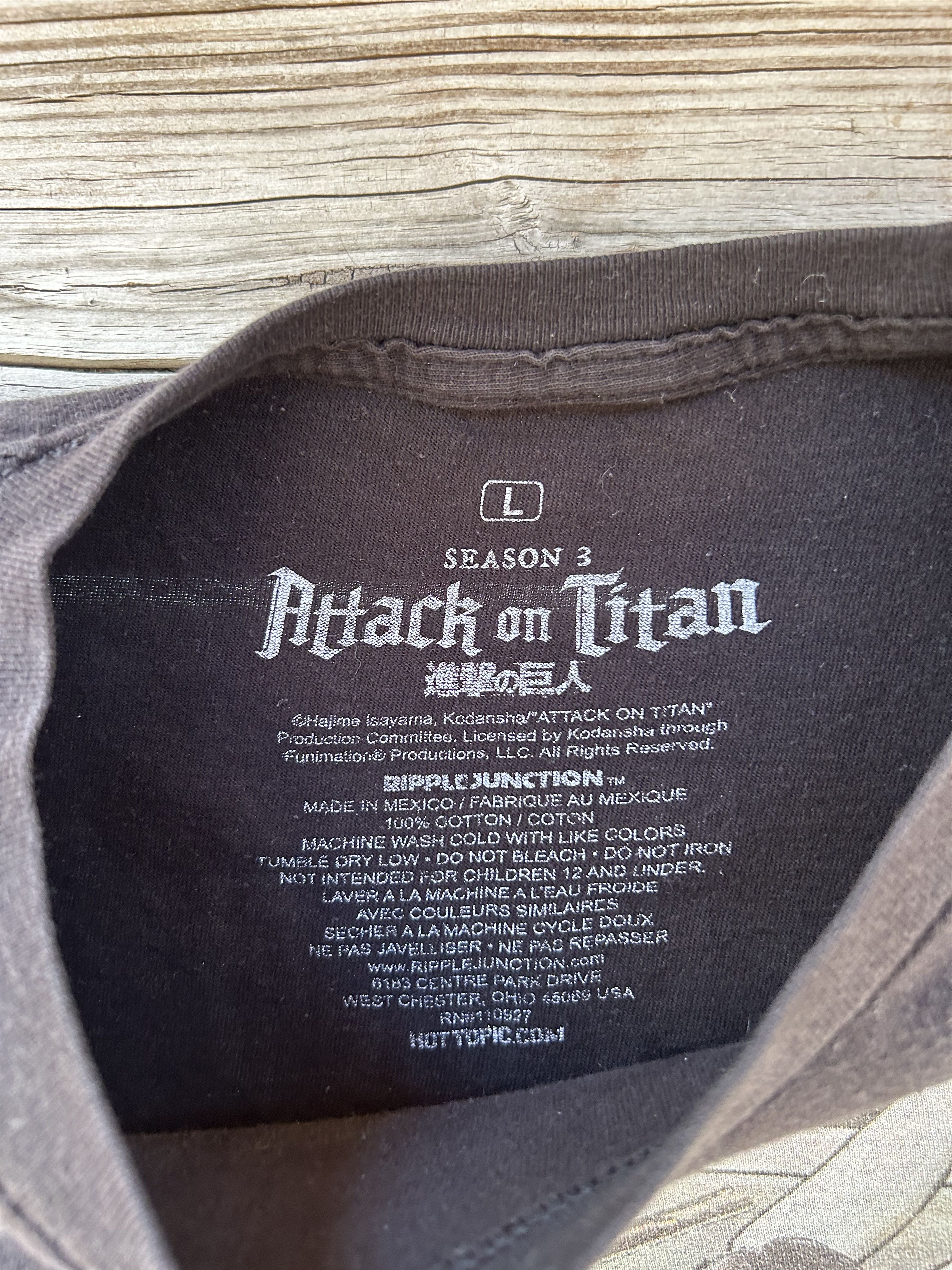 Vintage Attack on titan graphic tee Size US L / EU 52-54 / 3 - 5 Thumbnail