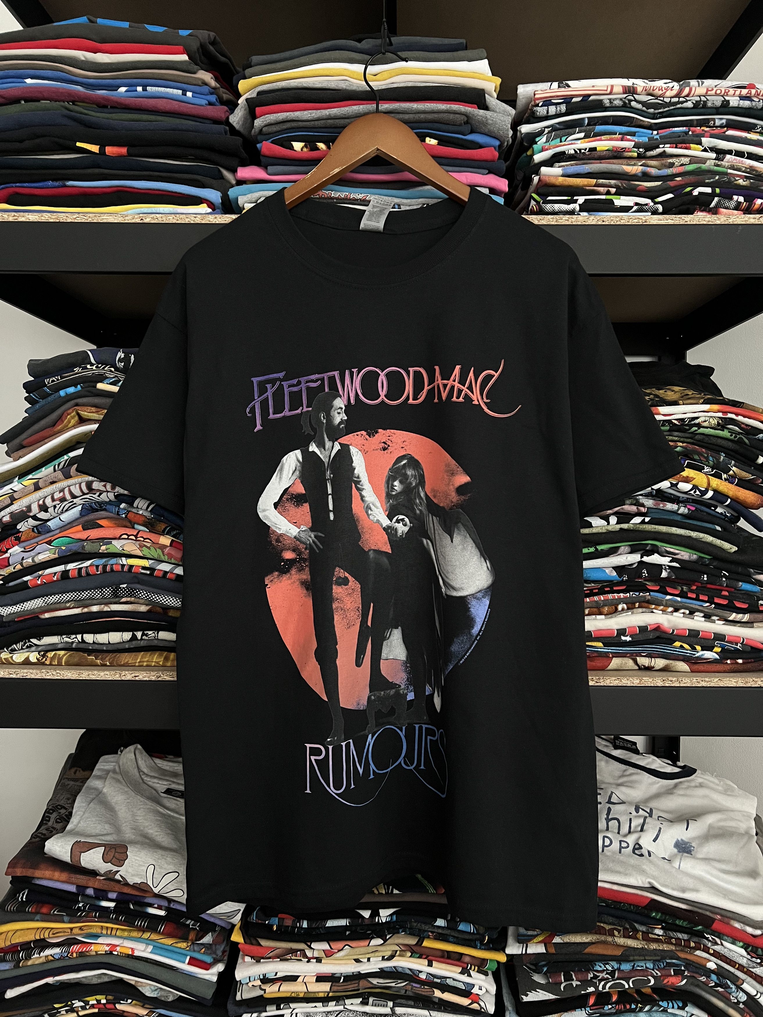 Band Tees Vintage 2022 Fleetwood Mac Rumours Black T-shirt Size US L / EU 52-54 / 3 - 1 Thumbnail