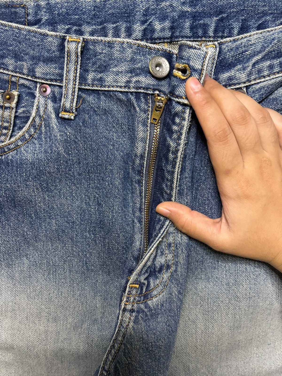 Japanese Brand × Uniqlo Vintage Japanese Uniqlo Faded Wash Distressed Baggy Jeans Size US 33 - 3 Thumbnail