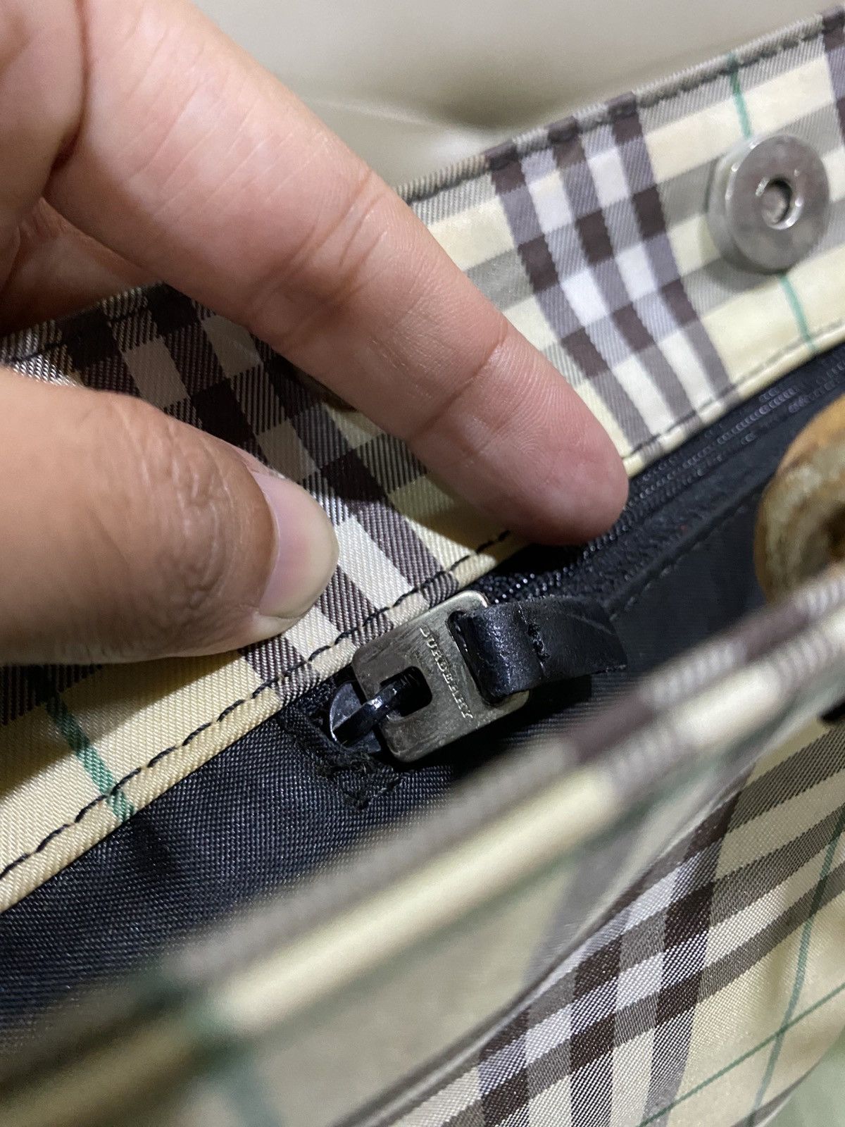 Burberry Authentic Vintage Burberry Nova Check Tote Bag Size ONE SIZE - 16 Thumbnail