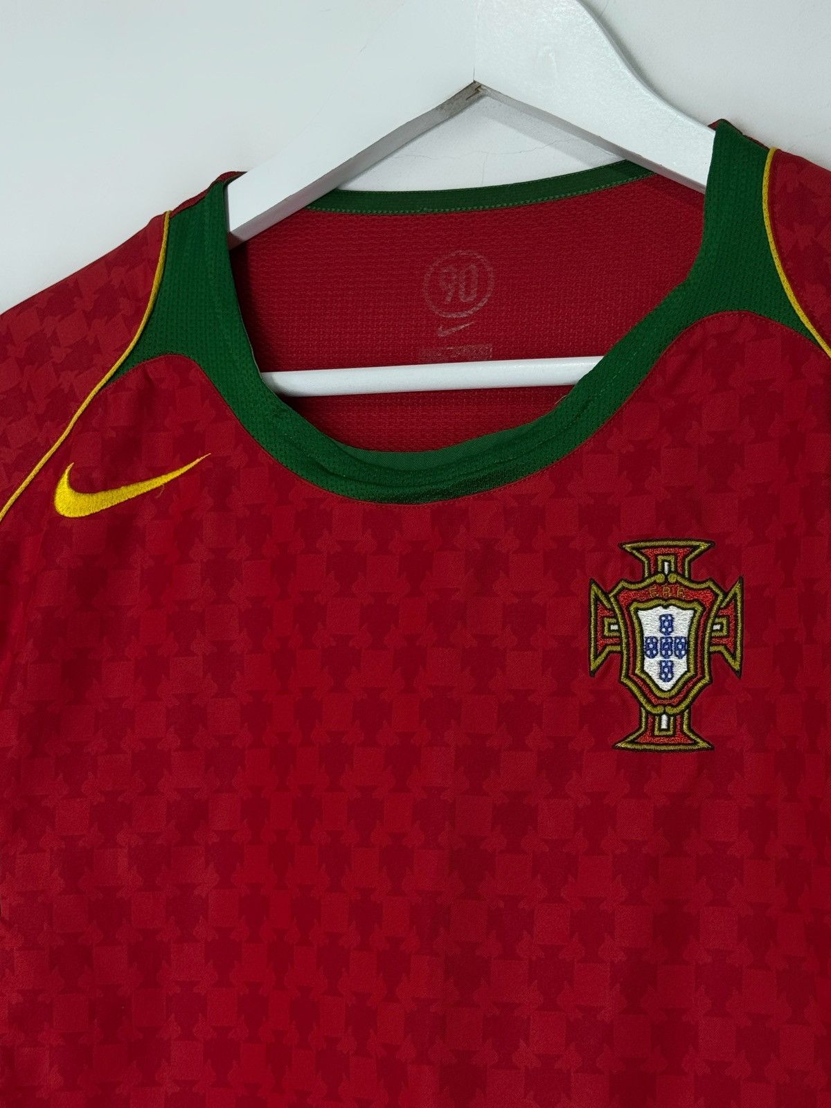 Nike Nike Portugal 2004/05 Home Football Shirt Jersey Size US S / EU 44-46 / 1 - 4 Thumbnail