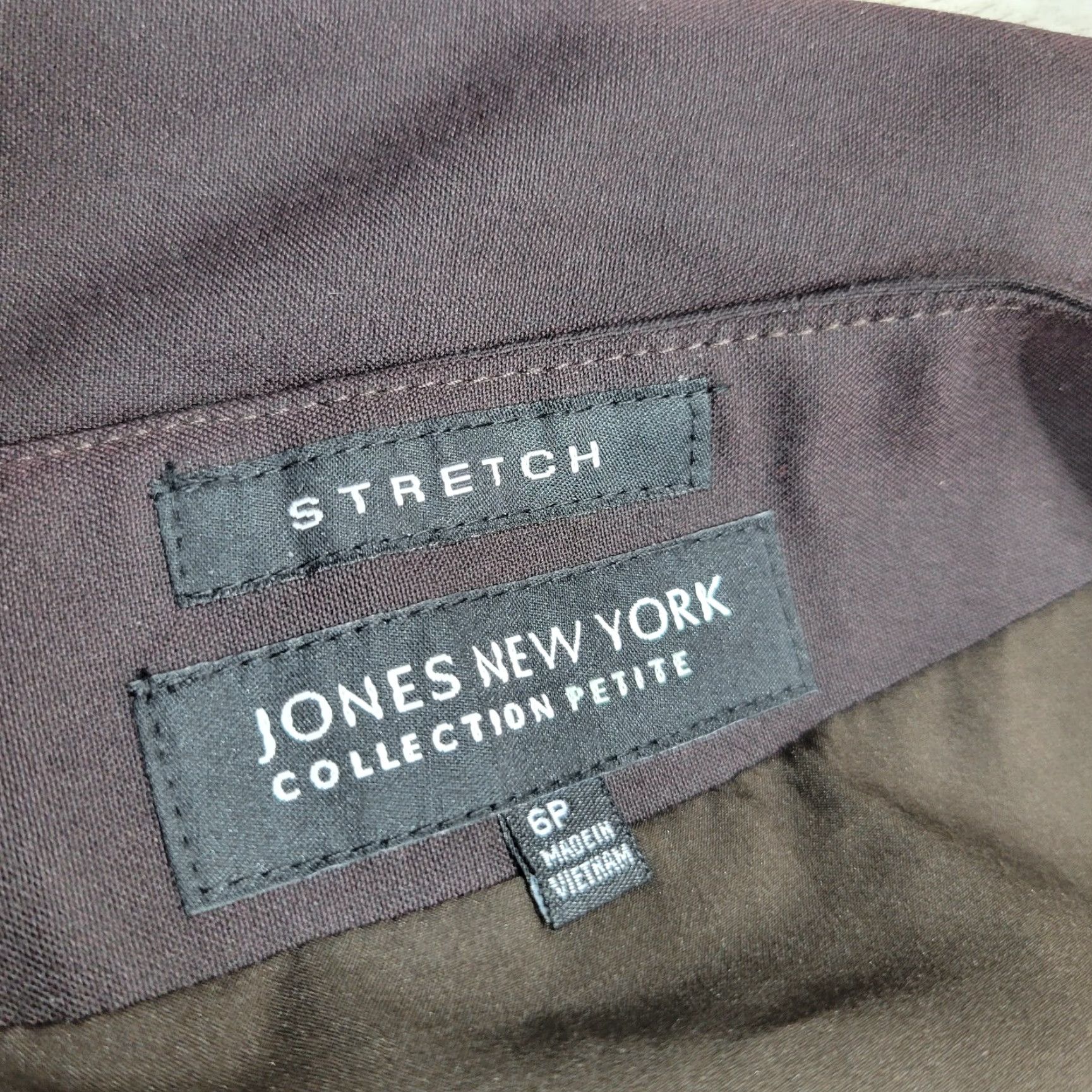 Jones New York Jones New York Collection Petite Burgundy Stretch Mini Skirt Pleated Back Sz 6P Size 28" / US 6 / IT 42 - 3 Thumbnail