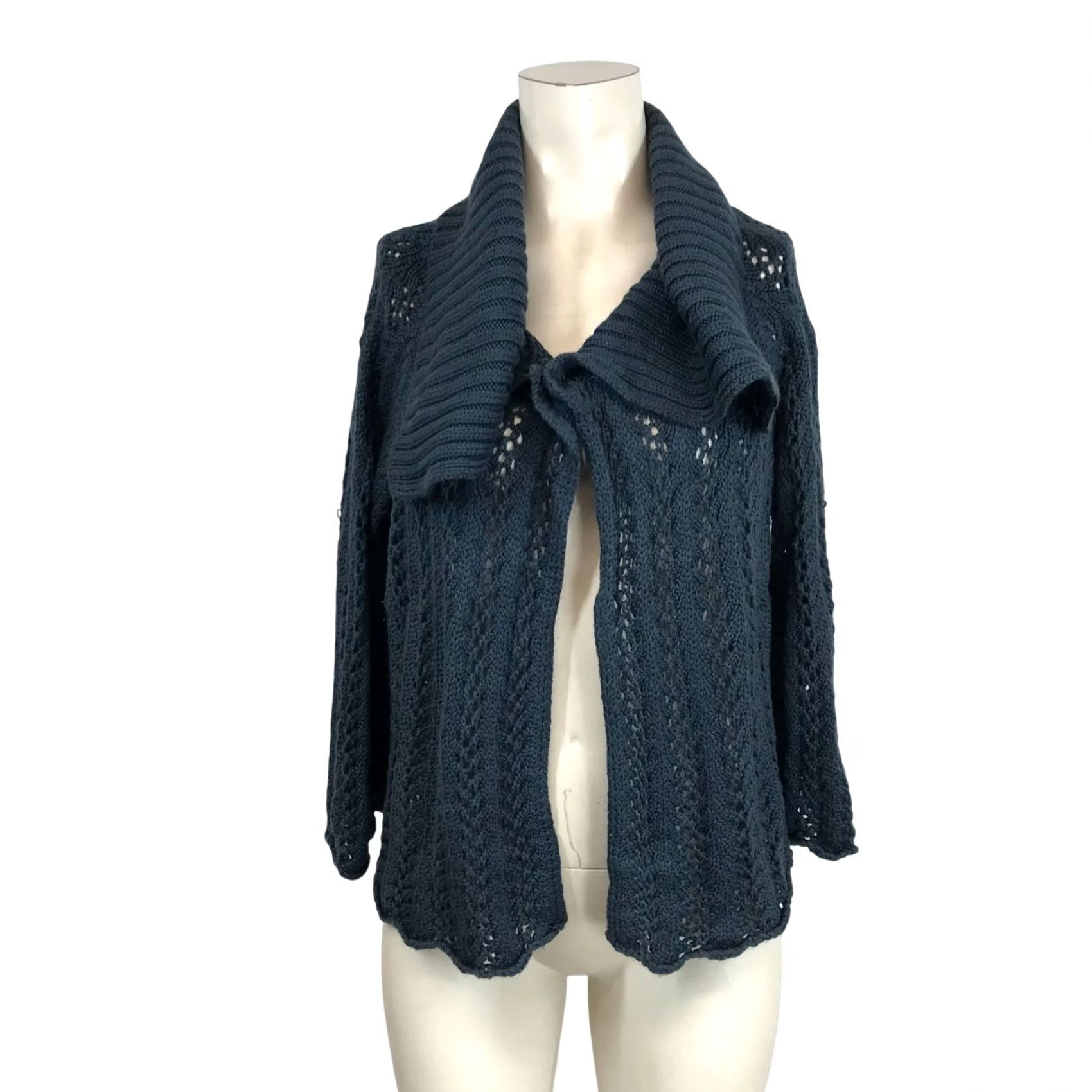 Saks Fifth Avenue SIGNATURE SAKS FIFTH AVENUE - WOMEN’S LARGE KNIT CARDIGAN, GRAY, COLLARED, 24 IN PIT TO PITCH, 21 IN SHOULDER TO HEM Size L / US 10 / IT 46 - 2 Thumbnail