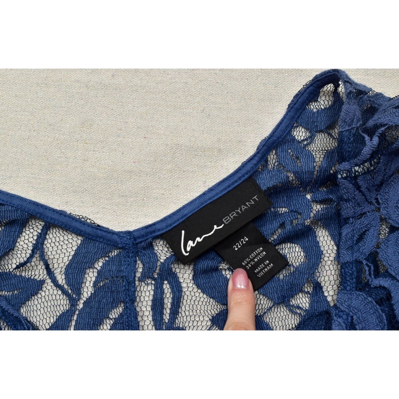 Vintage Lane Bryant Women's Plus Size 22/24 Blue Floral Lace V-Neck Short Sleeve Sheer Blouse Size 4XL / US 24-26 - 7 Thumbnail