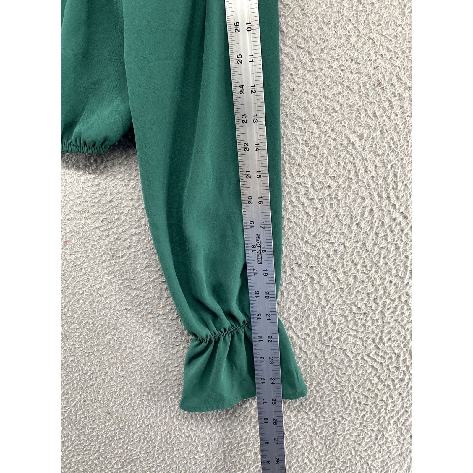 Forever 21 Forever 21 Women's Hunter Green Woven Crop Top Size S Blouse Elastic Cropped Shirt Womens Green 90s? Size S / US 4 / IT 40 - 7 Thumbnail