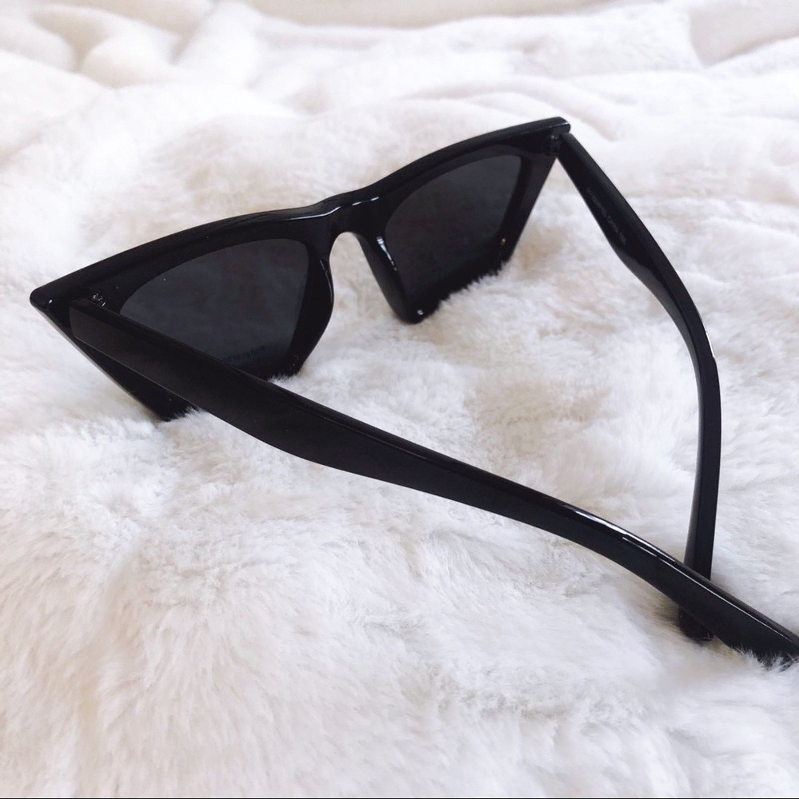 Other Kendra Black Full Rim Pointed Fashion Sunglasses Size ONE SIZE - 8 Thumbnail