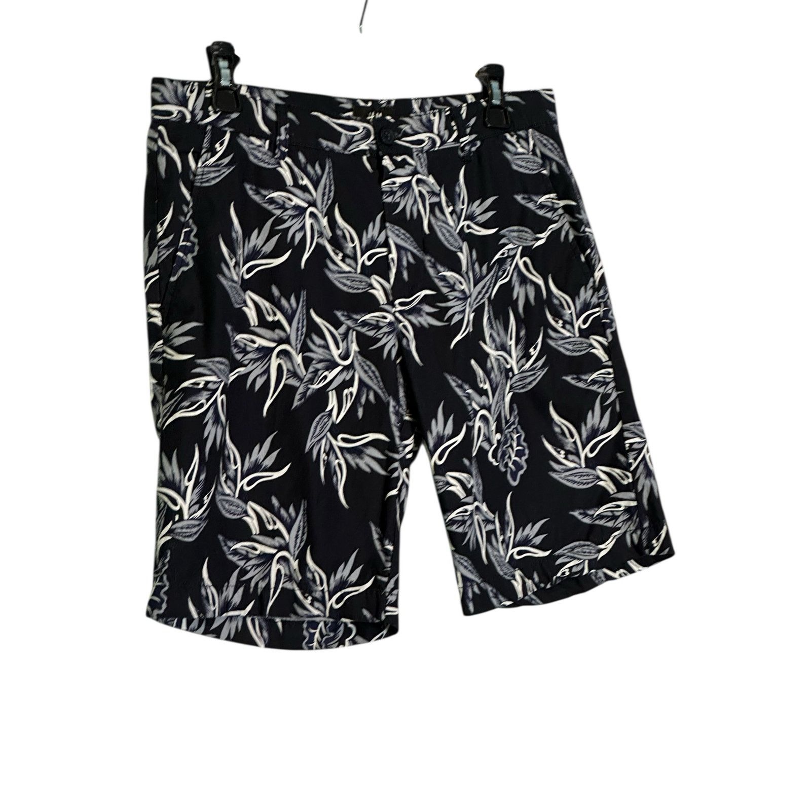 H&M H&M black white floral casual shorts size 32R Size US 32 / EU 48 - 8 Thumbnail