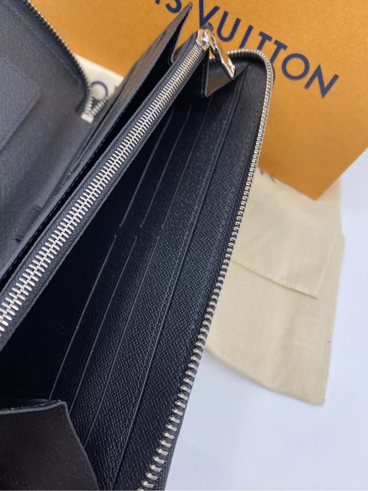 Louis Vuitton × Supreme Louis Vuitton X Supreme Zippy Wallet M67723 Black Epi Size ONE SIZE - 7 Thumbnail