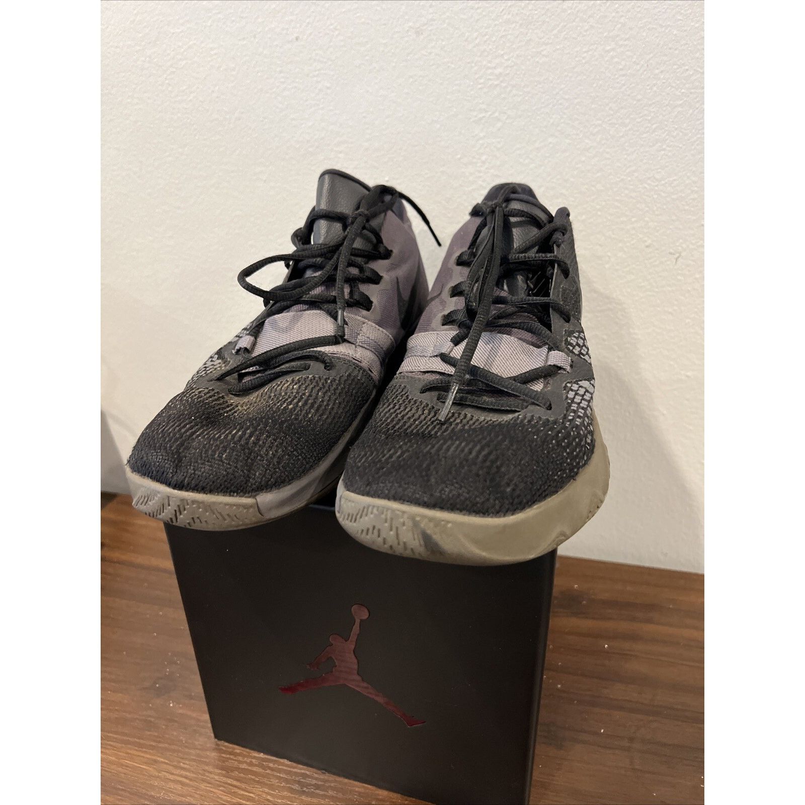 Nike Nike Mens Kyrie Flytrap AA7071-011 Black Thunder Grey Shoes Size US 11 / EU 44 - 4 Thumbnail