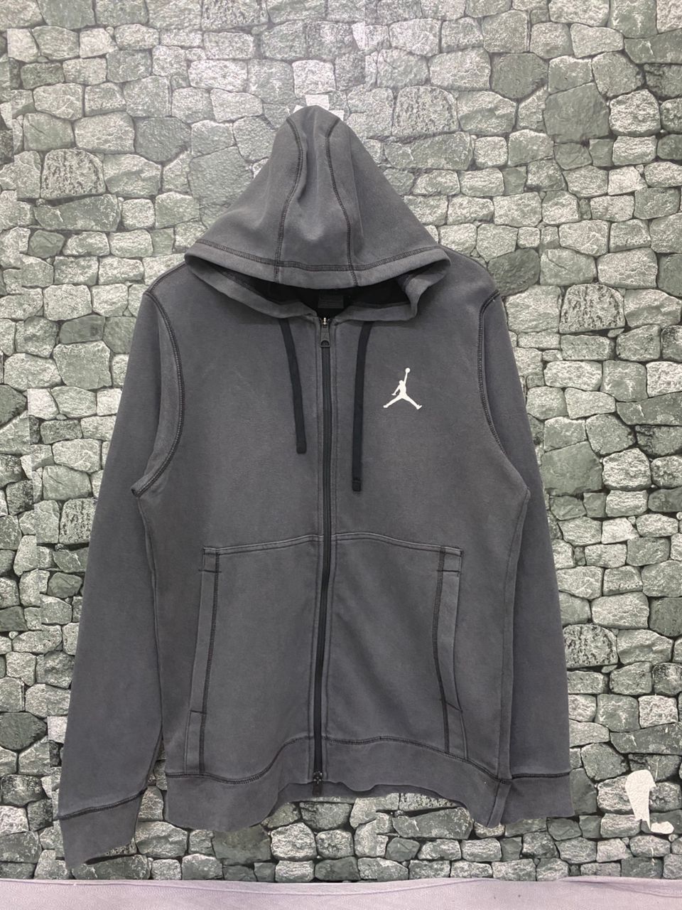 Jordan Brand Vintage Air Jordan Distressed Hoodies Size US M / EU 48-50 / 2 - 1 Thumbnail