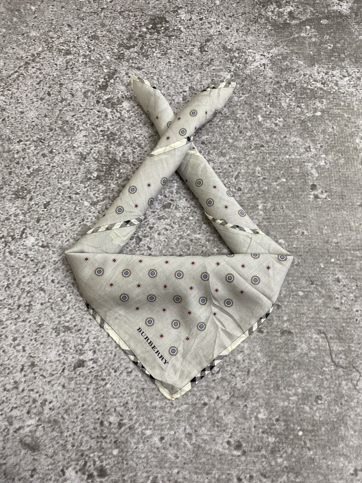 Burberry Burberry Handkerchief / Bandana / Neckerchief Size ONE SIZE - 1 Thumbnail