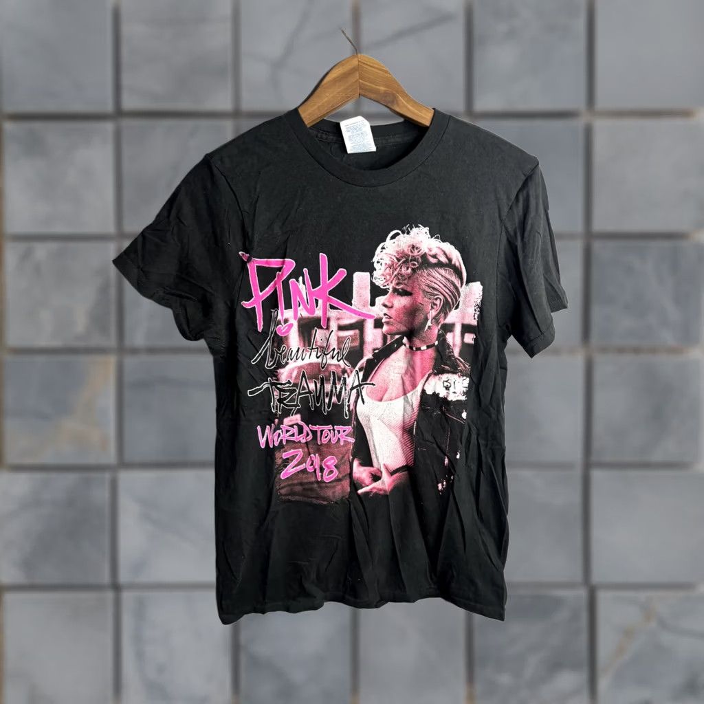 Vintage Pink Beautiful Trauma World Tour Shirt Mens S Black 2018 Concert Graphic Tee Size US S / EU 44-46 / 1 - 1 Thumbnail
