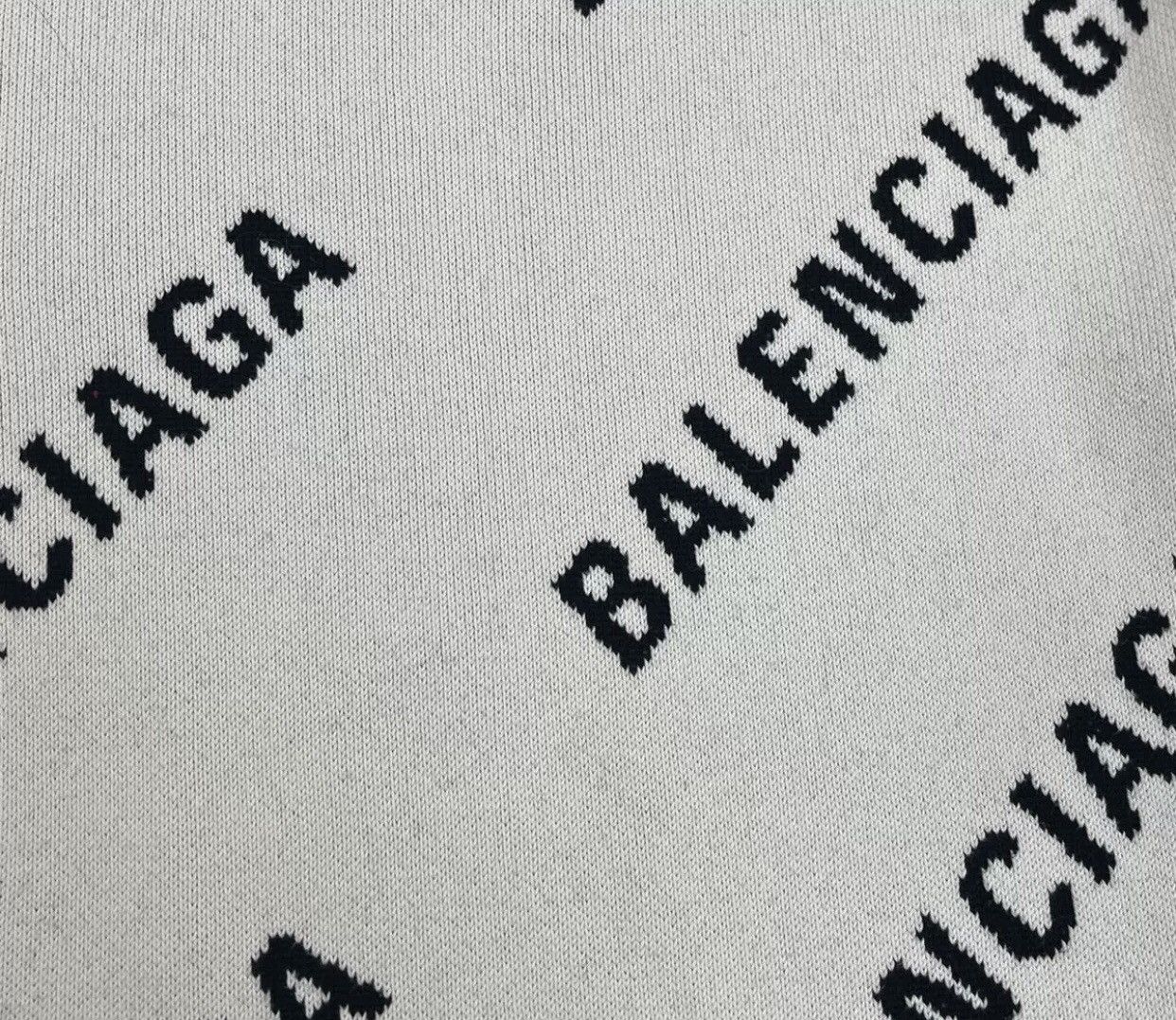 Balenciaga Balenciaga beige bullet screen long sweater2412-Nextarrow Size US XS / EU 42 / 0 - 7 Thumbnail