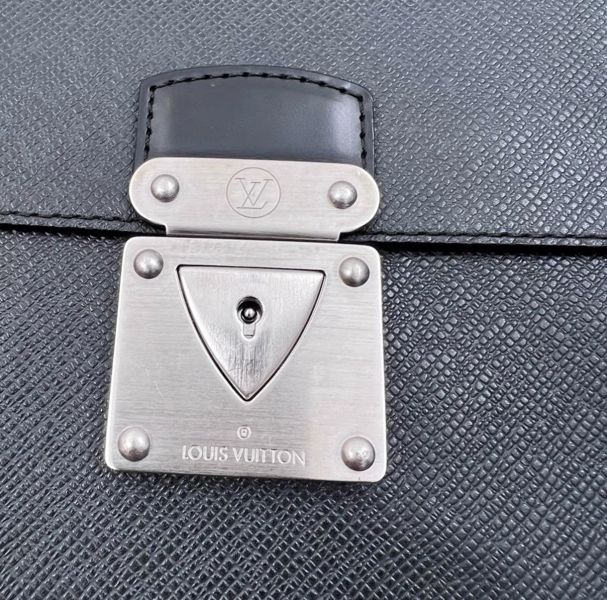 Louis Vuitton Louis Vuitton Black Lock Briefcase / Handheld Bag Size ONE SIZE - 3 Thumbnail