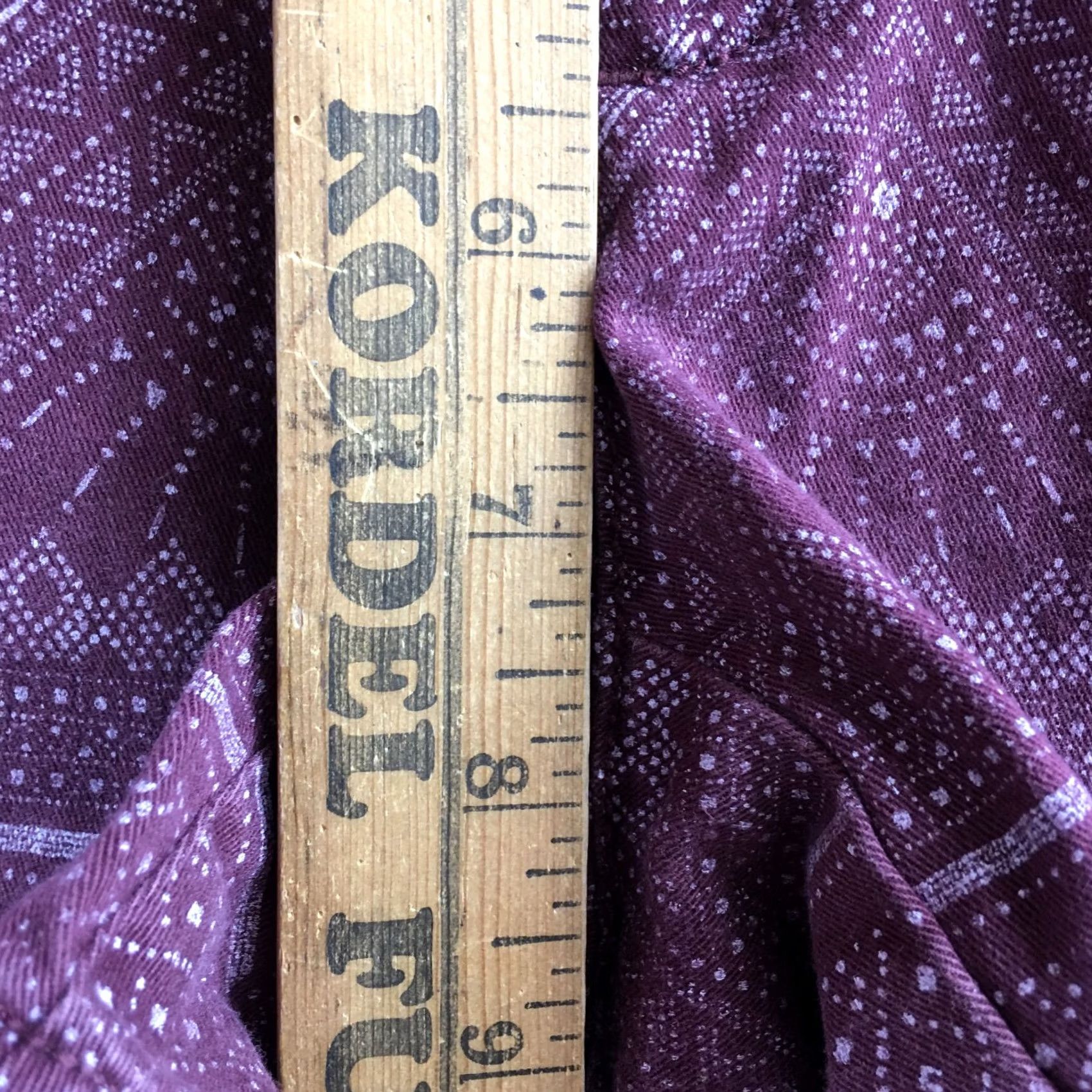 American Eagle Outfitters American Eagle Outfitters Burgundy Fair Isle Stretch Chino Shorts Womens 4 (Actual 31X4.5) Size 4 Cotton Blend Size 27" / US 4 / IT 40 - 7 Thumbnail