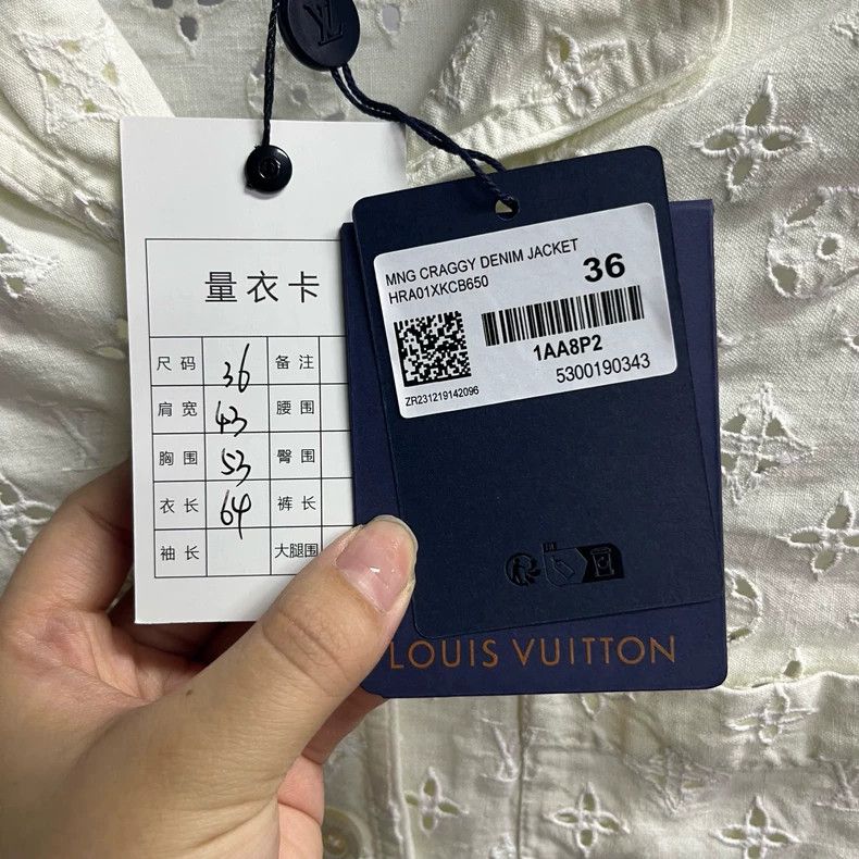 Louis Vuitton Louis Vuitton White Solid Color Long Sleeve Shirt with Log Size XS / US 0-2 / IT 36-38 - 3 Thumbnail