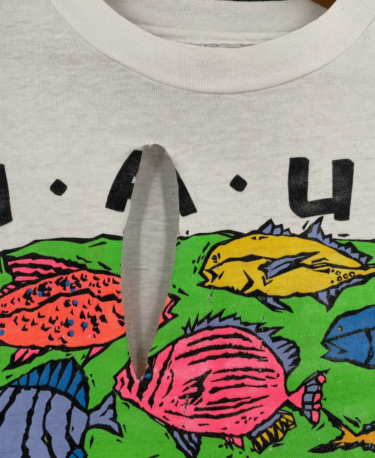 Hanes 80’s Maui Hawaii Tropical Fish Colorful Thrashed T-Shirt XS Size US XS / EU 42 / 0 - 3 Thumbnail