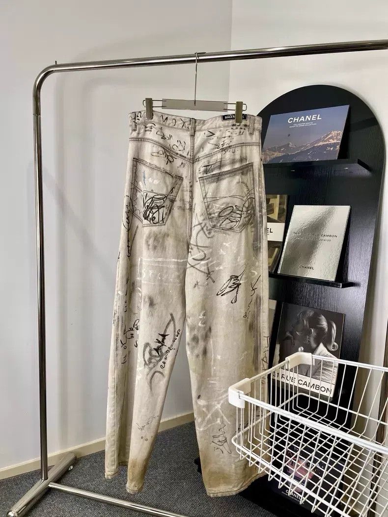 Balenciaga Balenciaga size S Graffiti print mid-rise cement wide-leg Size US 27 - 2 Thumbnail