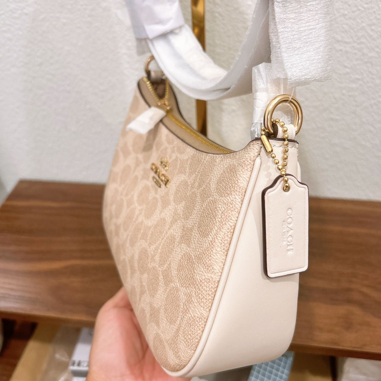 Coach Teri Shoulder Bag In Signature Canvas CV933 Size ONE SIZE - 6 Thumbnail