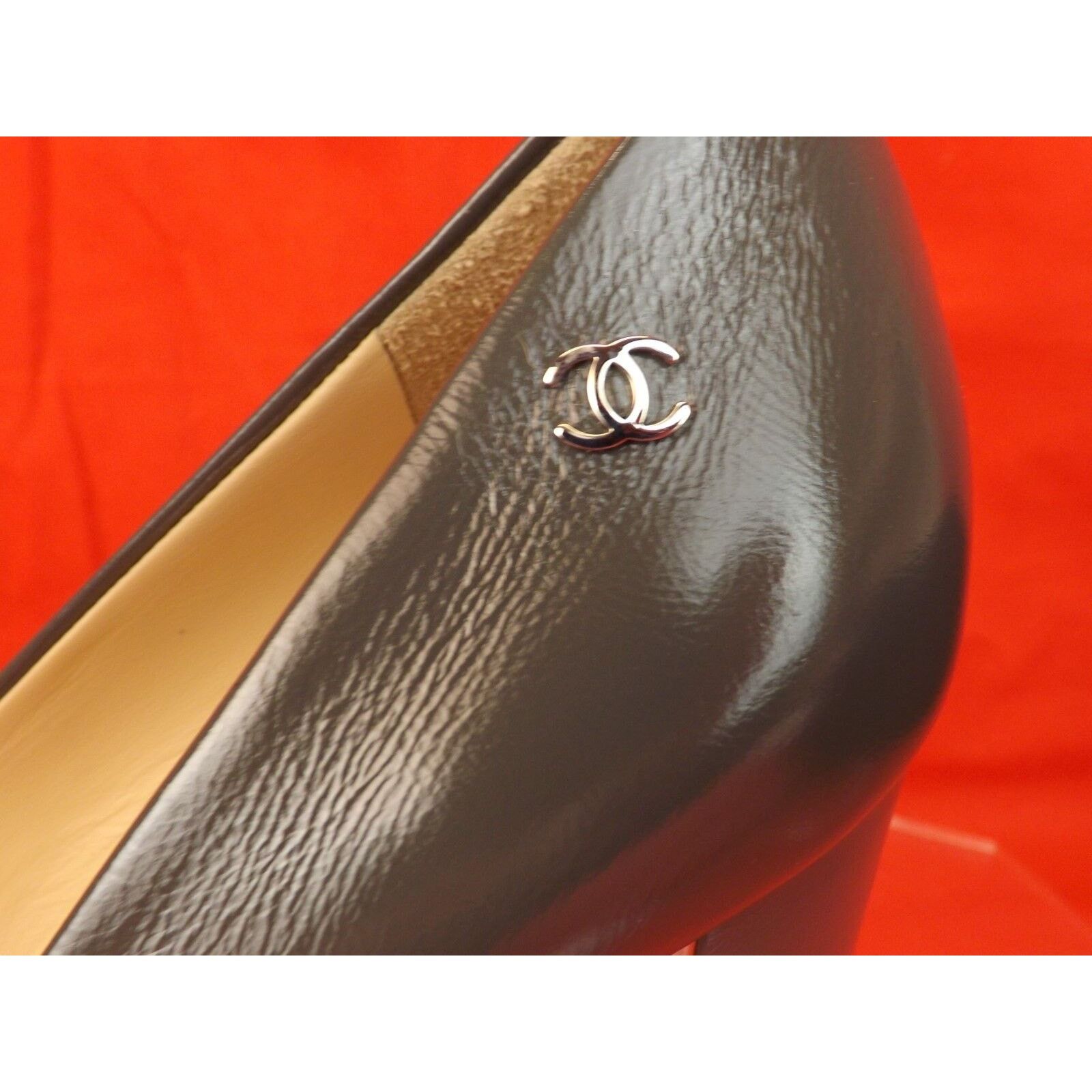 Chanel G31655 GRAY DISTRESSED LEATHER CC LOGO CAP TOE HEEL PUMPS 38 Size US 8 / IT 38 - 3 Thumbnail