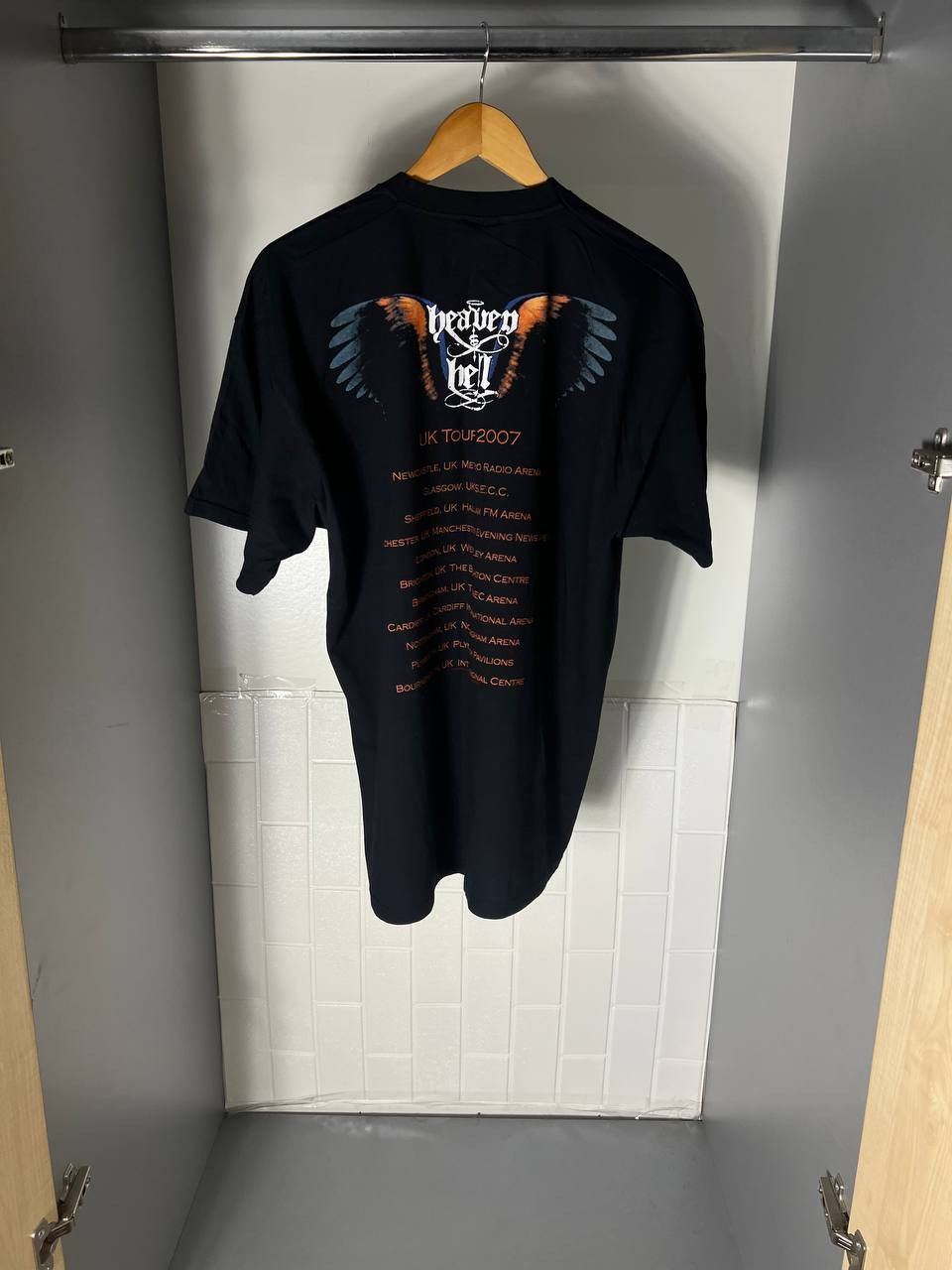 Band Tees VINTAGE HEAVEN AND HELL WORLD TOUR ROCK T-SHIRT Y2K 90s USA Size US XL / EU 56 / 4 - 11 Thumbnail