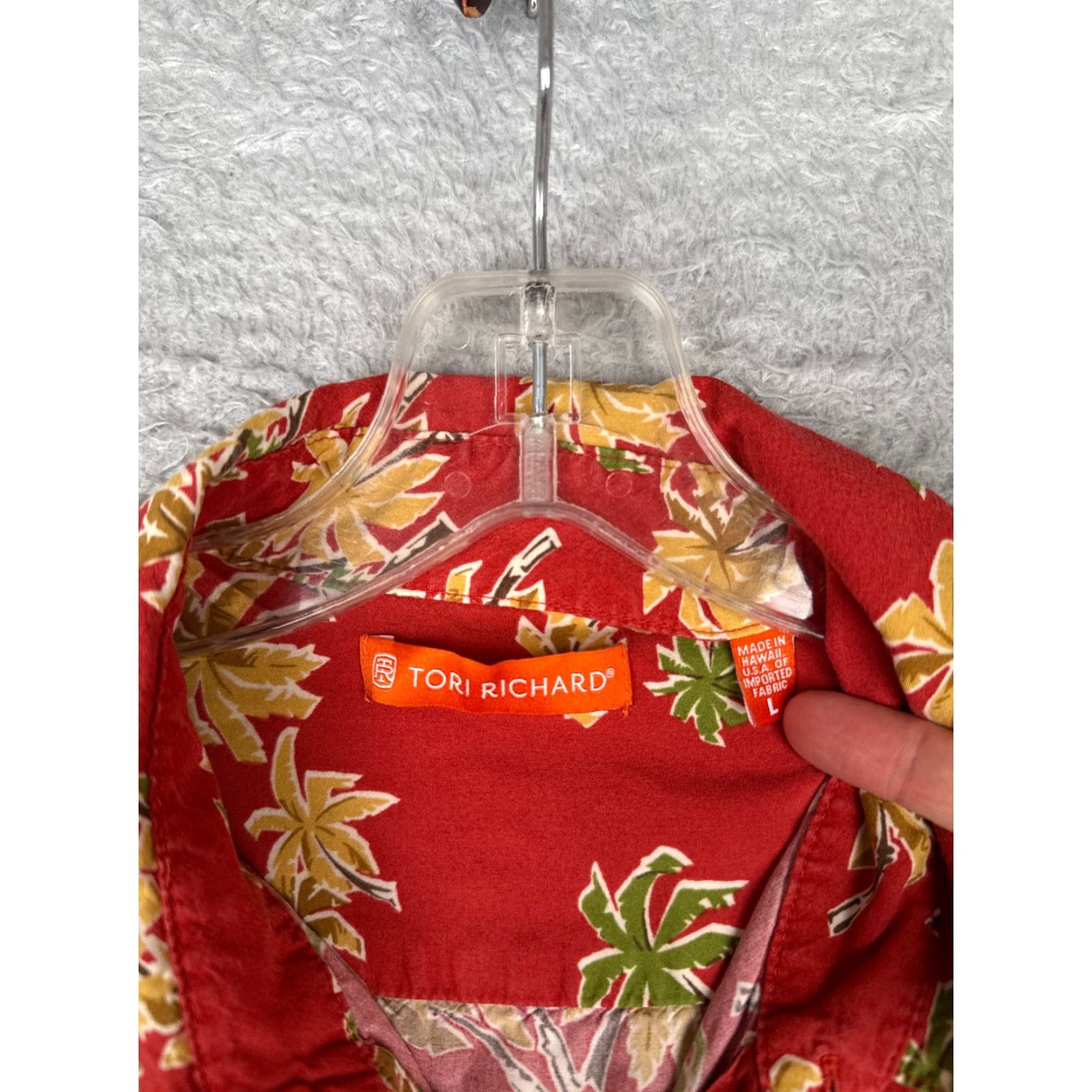 Tori Richard Tori Richard Shirt Men Large Red Floral Silk Blend Hawaiian Button-Up Short Sleeve Resort Luau Aloha 40 in Chest Mens Size US L / EU 52-54 / 3 - 7 Thumbnail
