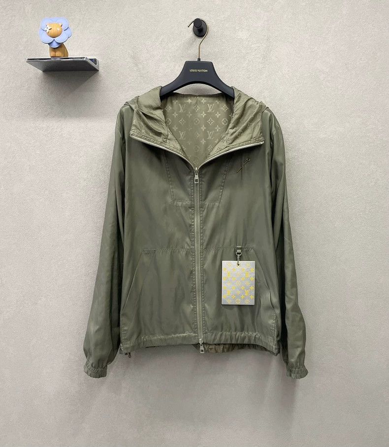 Louis Vuitton Louis Vuitton Green full-print presbyopic reversible jacke Size US S / EU 44-46 / 1 - 1 Thumbnail