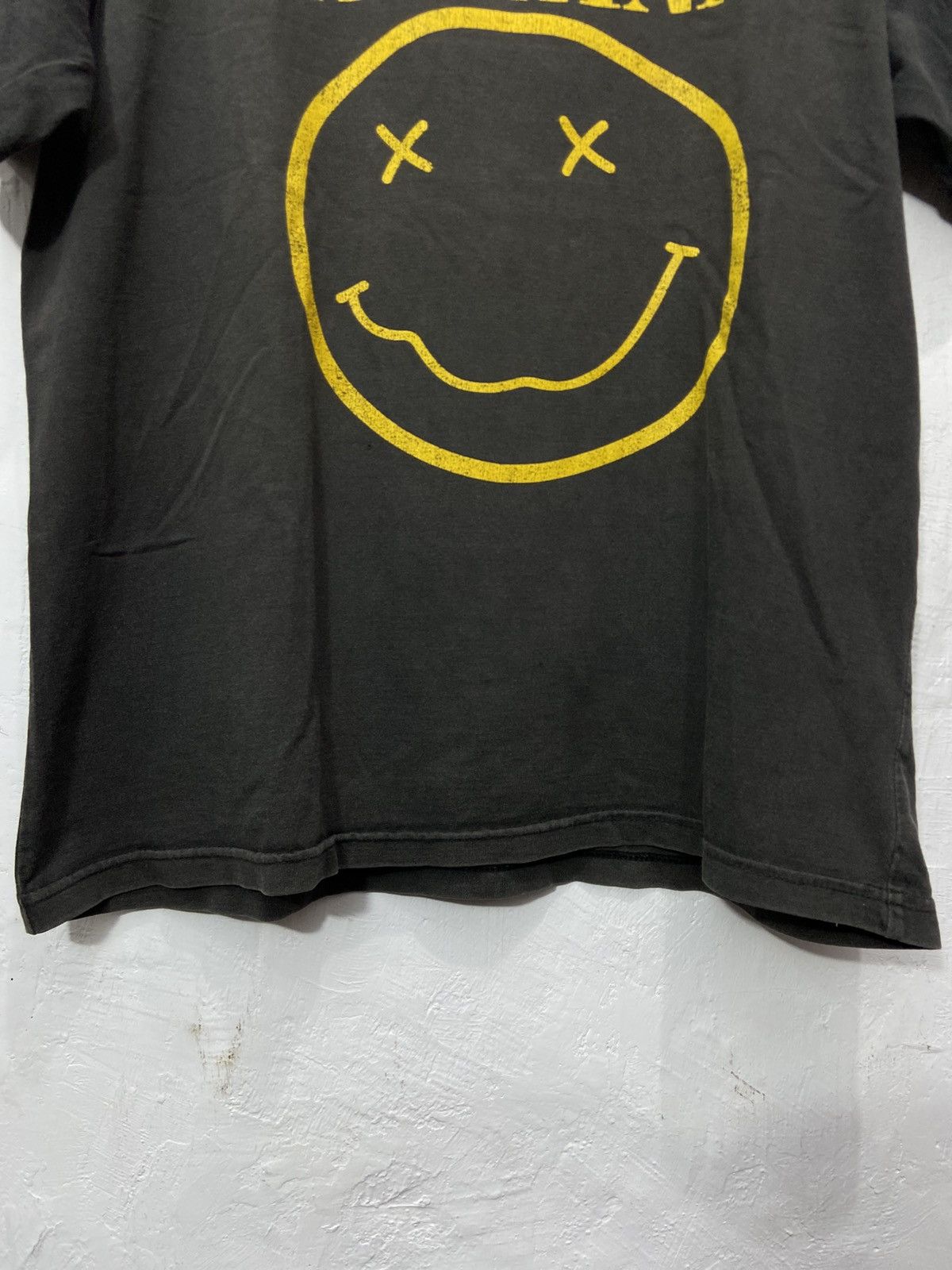 Band Tees Vintage Thrashed Nirvana Nevermind Sun Faded Tshirt 90s Size US L / EU 52-54 / 3 - 5 Thumbnail