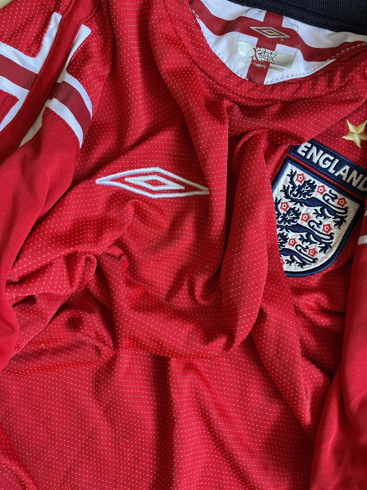Umbro 2004 Umbro England long sleeve Red soccer jersey Vintage Size US XL / EU 56 / 4 - 6 Thumbnail
