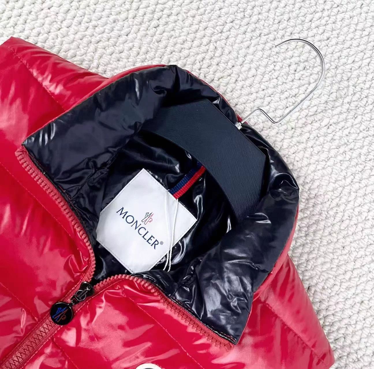 Moncler [Moncler] Ghany Series Red Glossy Logo Zipper Down Vest, Size US S / EU 44-46 / 1 - 5 Thumbnail