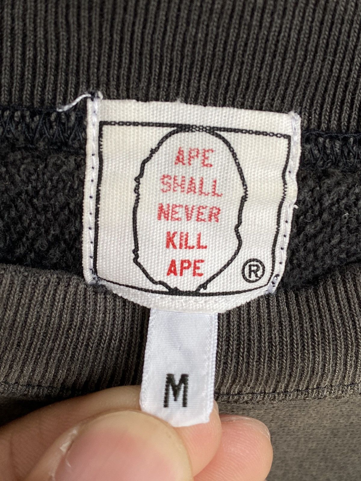 Bape × Vintage Bathing Ape Crewneck Size US M / EU 48-50 / 2 - 8 Thumbnail