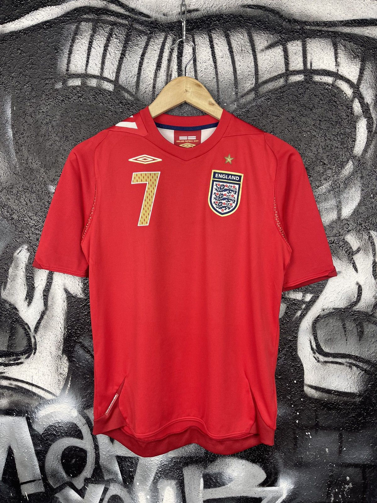 Umbro Umbro England Football Team Vintage Soccer Jersey Youth Size XL #7 Beckham Size US XS / EU 42 / 0 - 6 Thumbnail