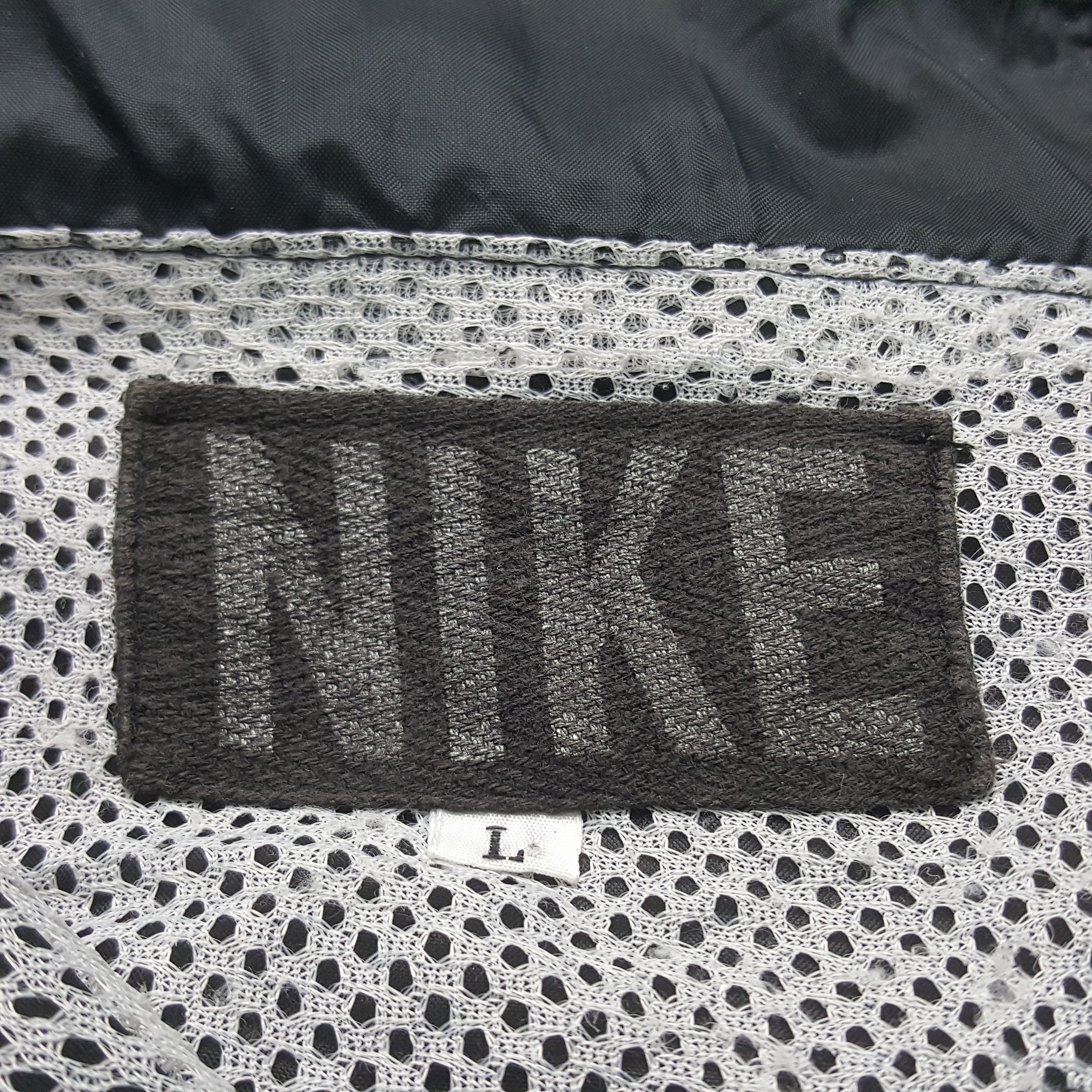 Nike Vintage Nike Big Swoosh Windbreaker Jacket Size US L / EU 52-54 / 3 - 5 Thumbnail