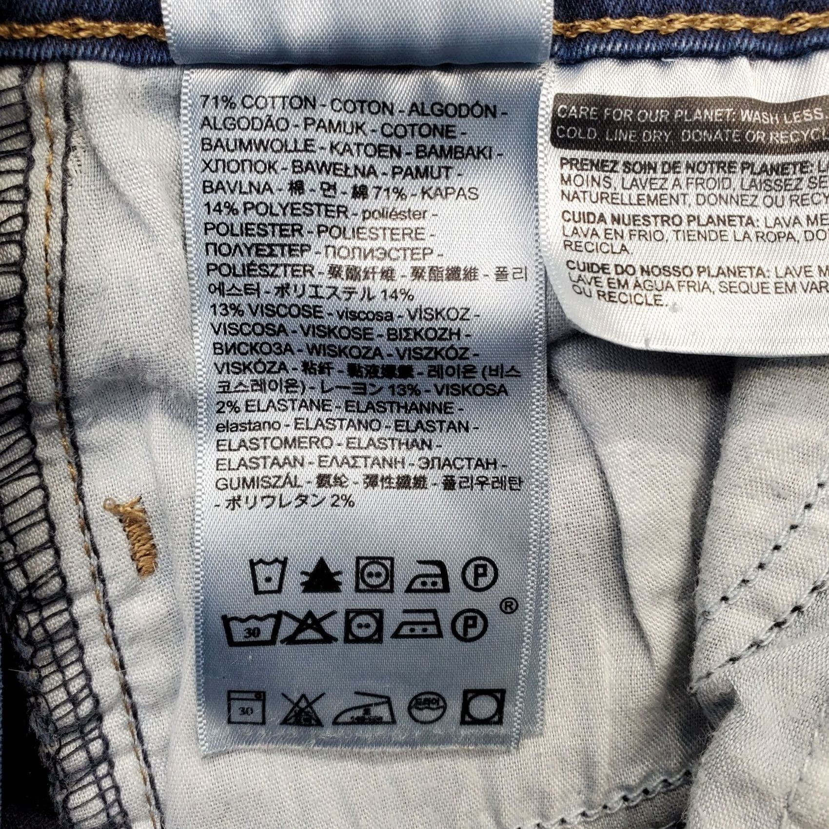 Levi's Levi's 710 Women 26 Shorts Blue Denim Medium Wash Cuffed Red Tab 2.75 Inseam 5-Pocket Denim Pocket Regular Fit Casual Summer Spring Womens Size 26 Size 26" / US 2 / IT 38 - 7 Thumbnail