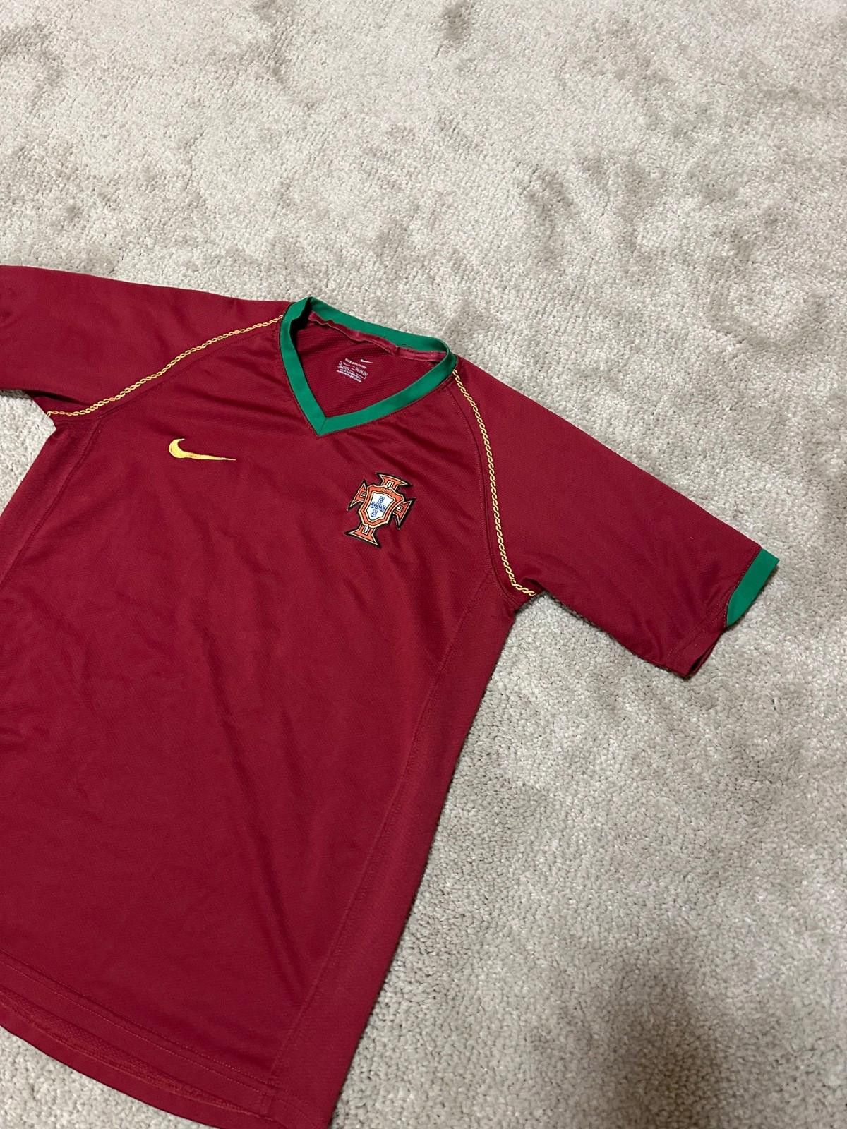 Nike Portugal Home football shirt 2006 Soccer Nike Jersey Boys Size US XXS / EU 40 - 2 Thumbnail