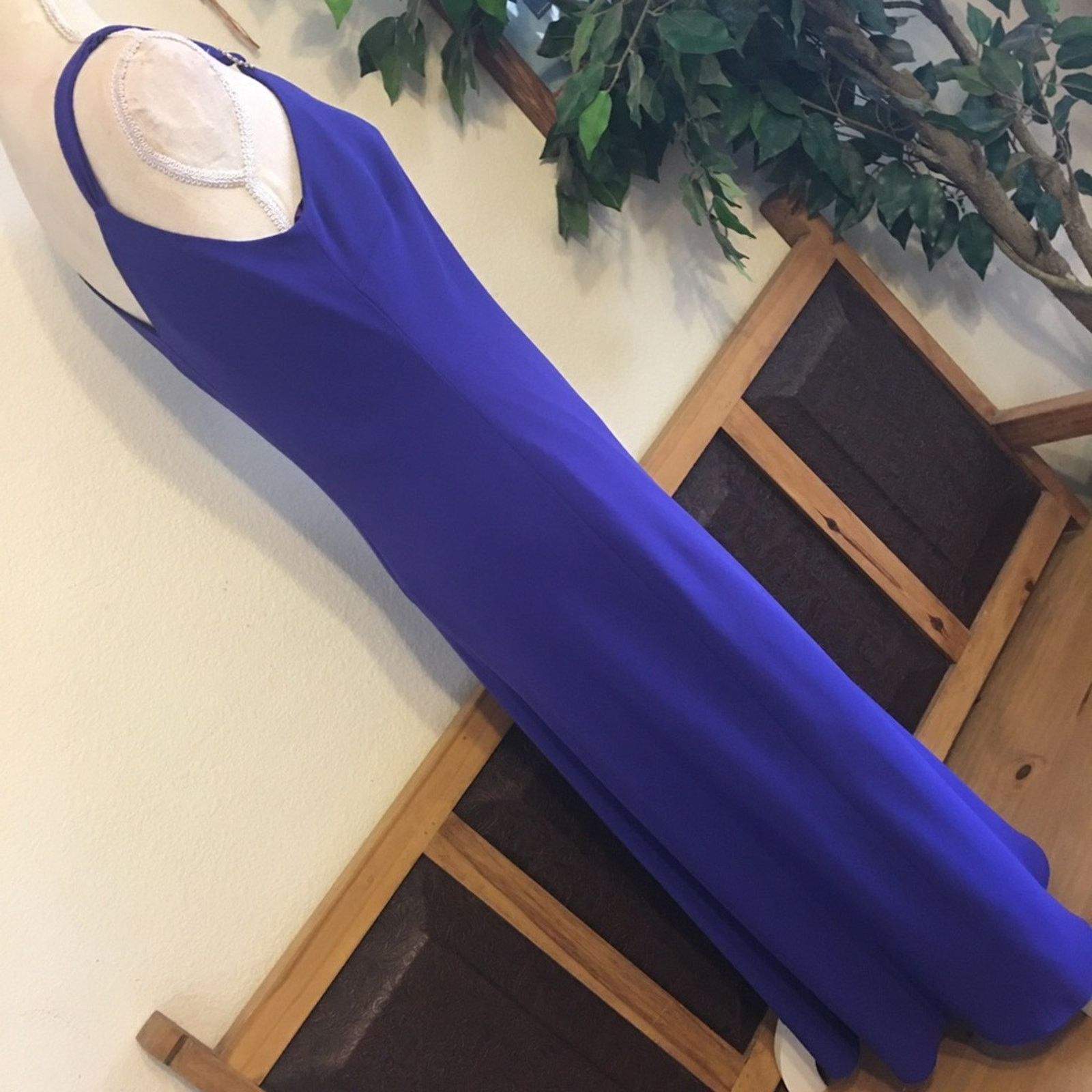 Evan Picone Evan Picone royal purple form fitting maxi dress Size M / US 6-8 / IT 42-44 - 4 Thumbnail
