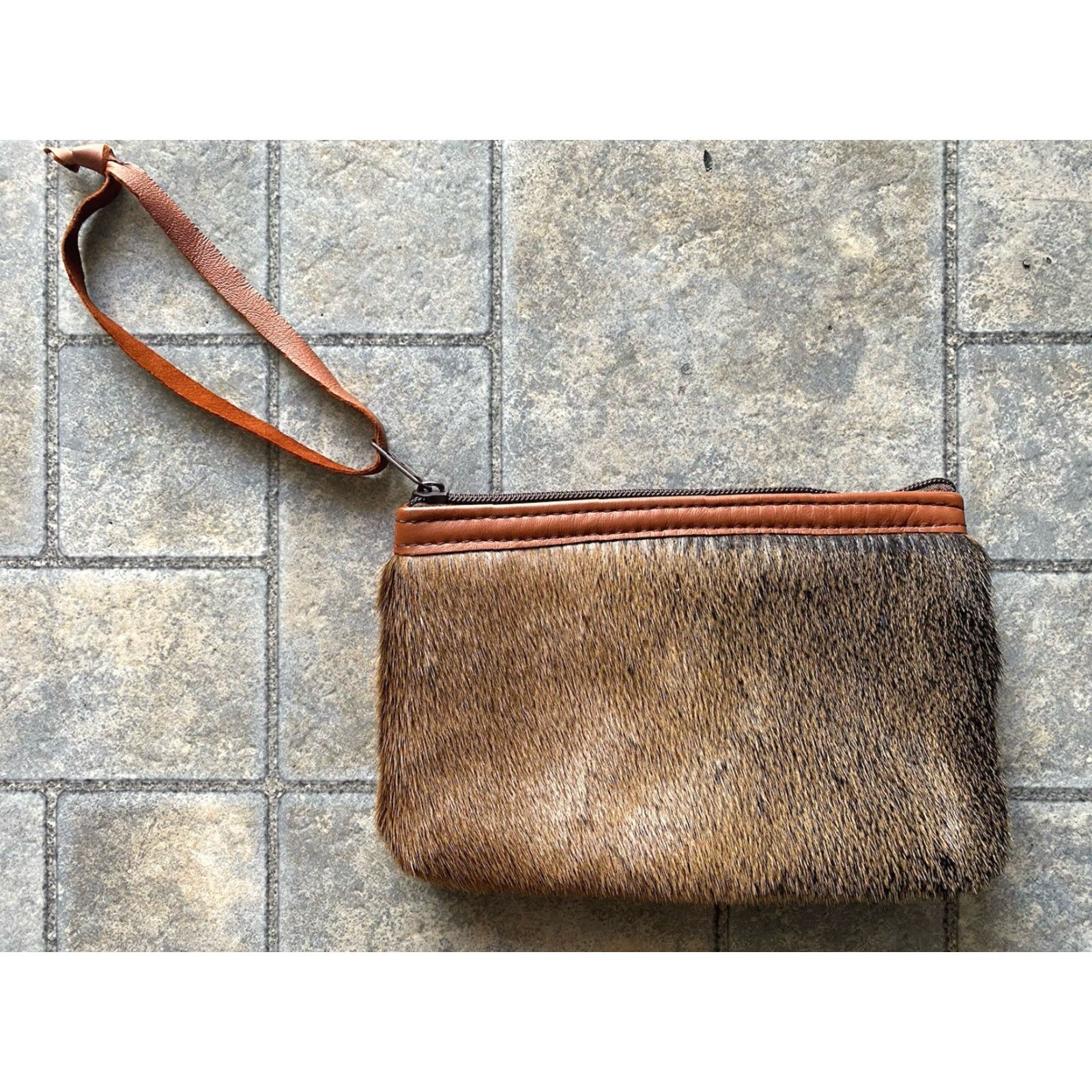 Vintage VINTAGE Henties Bay Namibia Fur Clutch Handbag With Zipper Clutch Women Brown Beige Fur Zip Size ONE SIZE - 4 Thumbnail