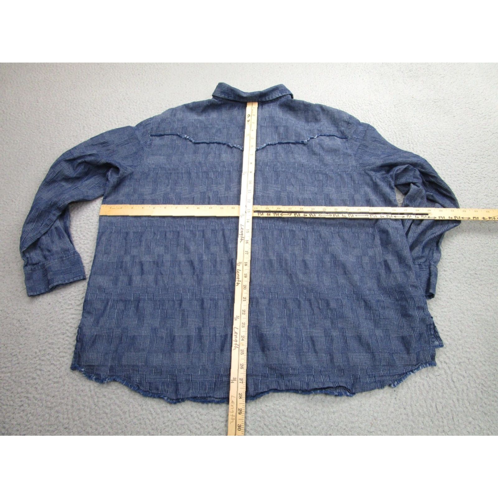 Wrangler VINTAGE Wrangler Shirt Mens 2XL Blue Chambray Snap Western Cowboy Fray Fringe Retro Geometric 90s Mens Size US XXL / EU 58 / 5 - 6 Thumbnail