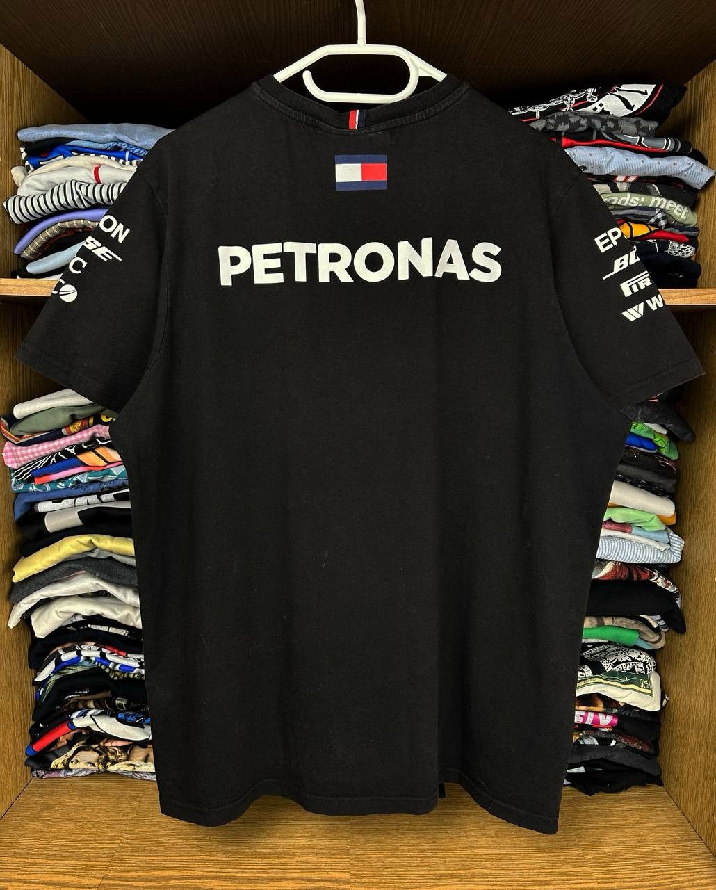 Formula 1 Vintage Tommy Hilfiger Mercedes Benz Petronas T-Shirt Y2K Size US L / EU 52-54 / 3 - 2 Thumbnail