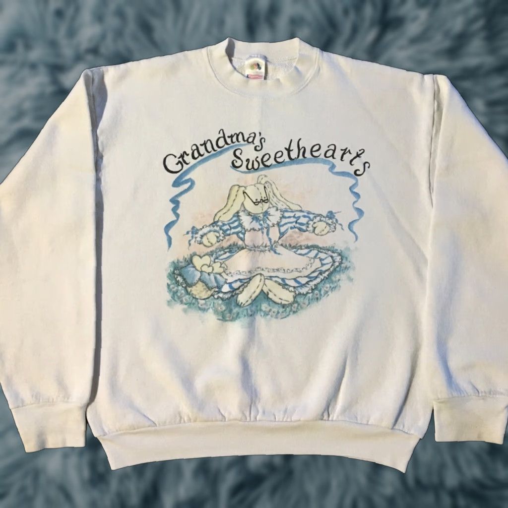 Fruit Of The Loom VINTAGE Grandmas Sweethearts Doll Faded Sweatshirt M USA Art Grunge Bunny 80s 90s Christmas Holiday USA Mens White Pullover Sweater Size US M / EU 48-50 / 2 - 1 Thumbnail