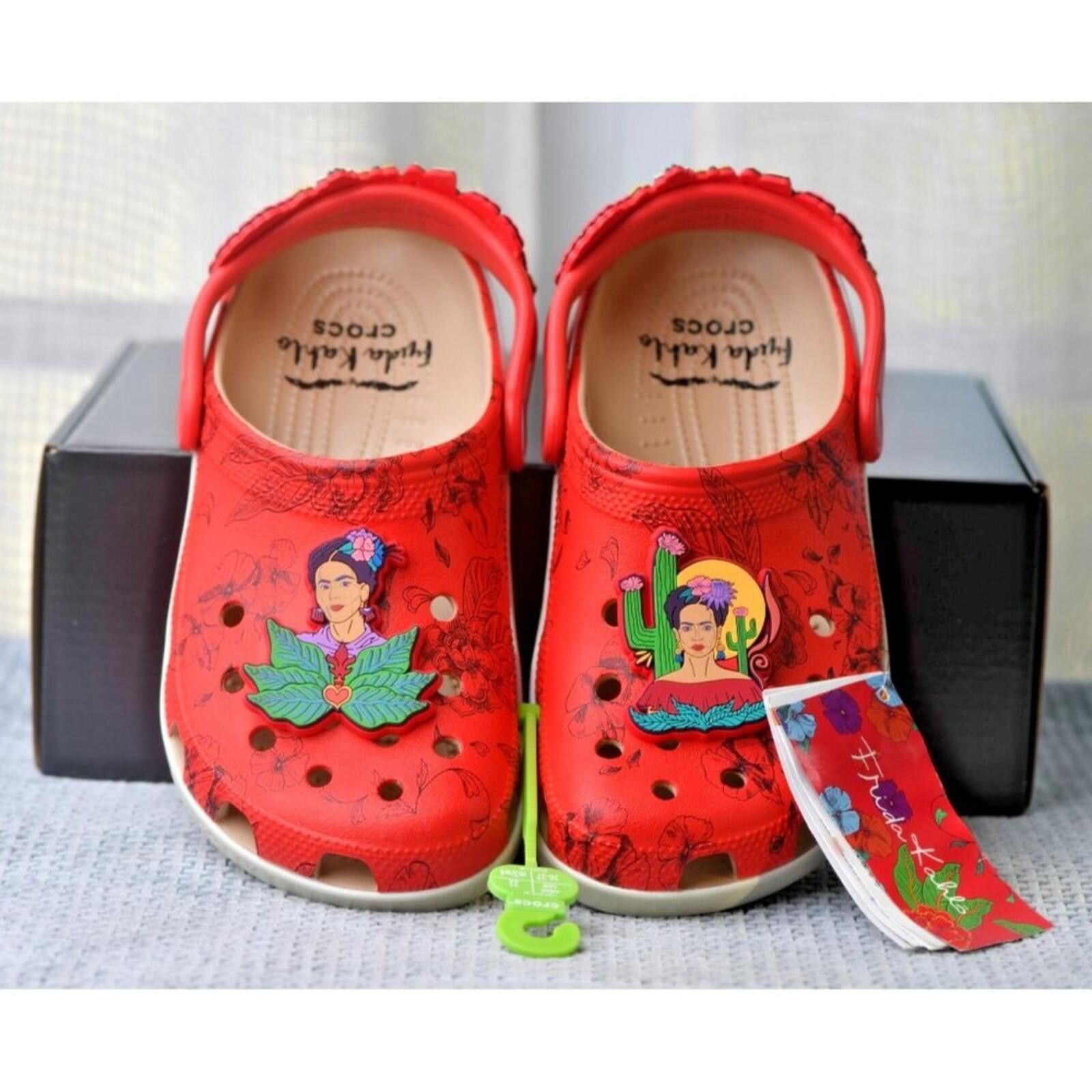 Crocs Crocs Frida Kahlo Classic Clog | 209450-2Y2 Rare size! Size US 5 / IT 35 - 4 Thumbnail
