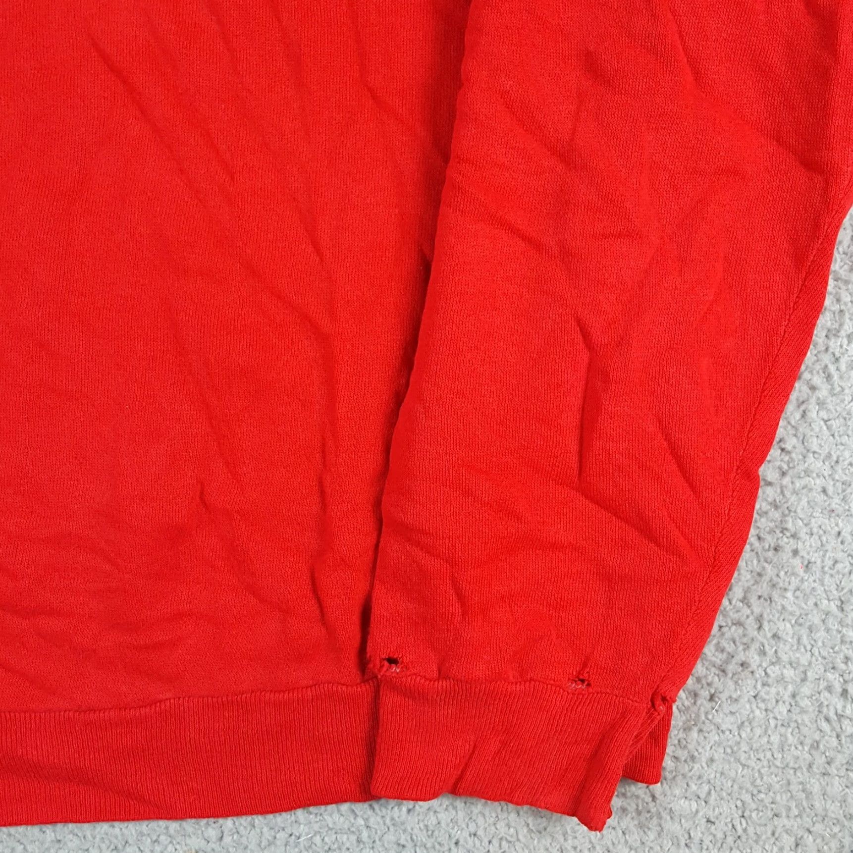 Vintage VINTAGE Grunge Distressed Raglan Sweatshirt Skater Pullover Crewneck Size L Red 80s 90s College Skateboarding Mens Sweatshirt Size US L / EU 52-54 / 3 - 3 Thumbnail