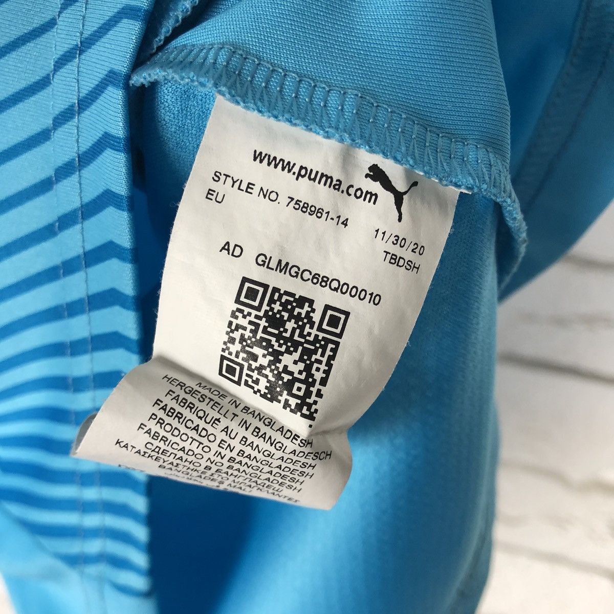 Puma Valencia 2020 training soccer jersey Size US S / EU 44-46 / 1 - 6 Thumbnail