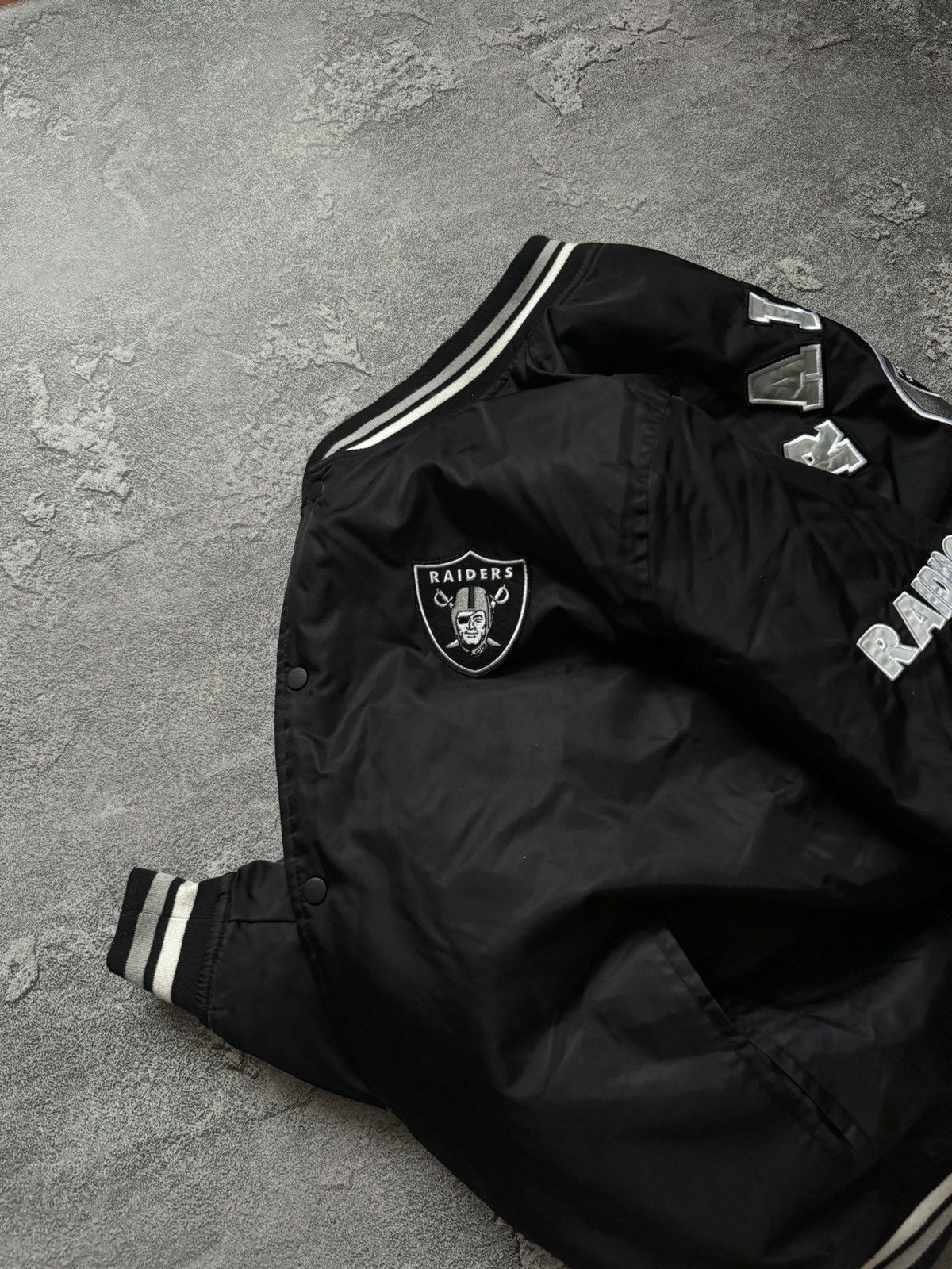 NFL Raiders NFL big logo bomber jacket varsity button up Size US XXL / EU 58 / 5 - 3 Thumbnail