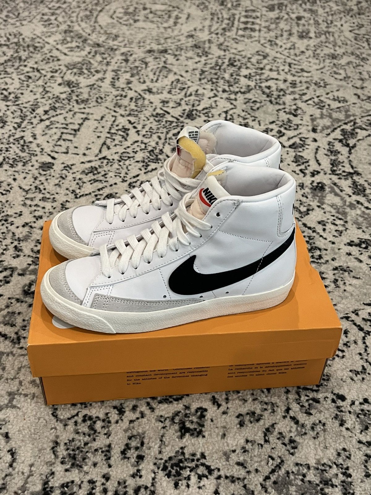 Nike Womens Nike Blazer Mid 77 sz 6 Size US 6 / IT 36 - 2 Thumbnail