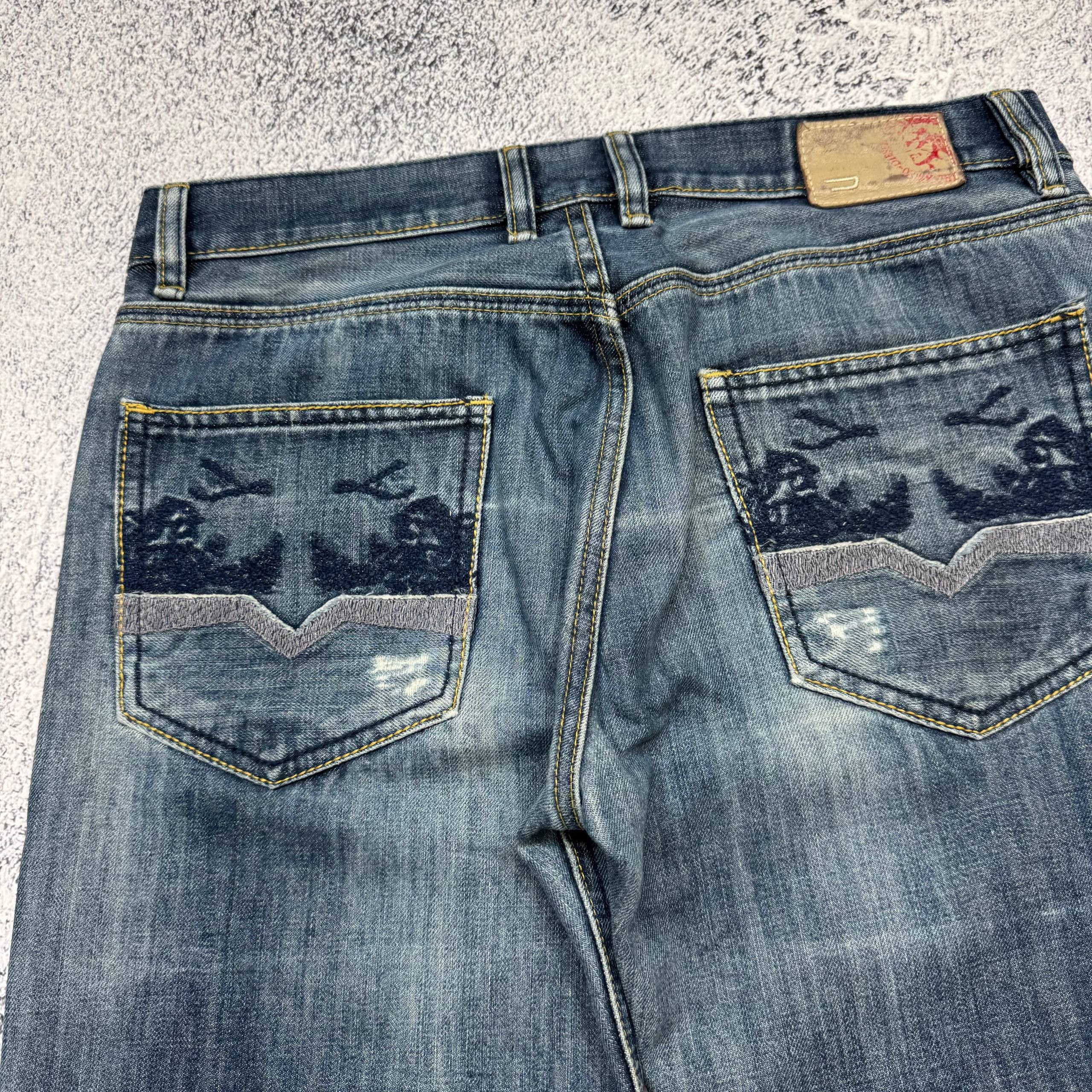Diesel Diesel Industry BaggyFaded Big Logo Denim Jeans Mens Size 34 Size US 34 / EU 50 - 9 Thumbnail