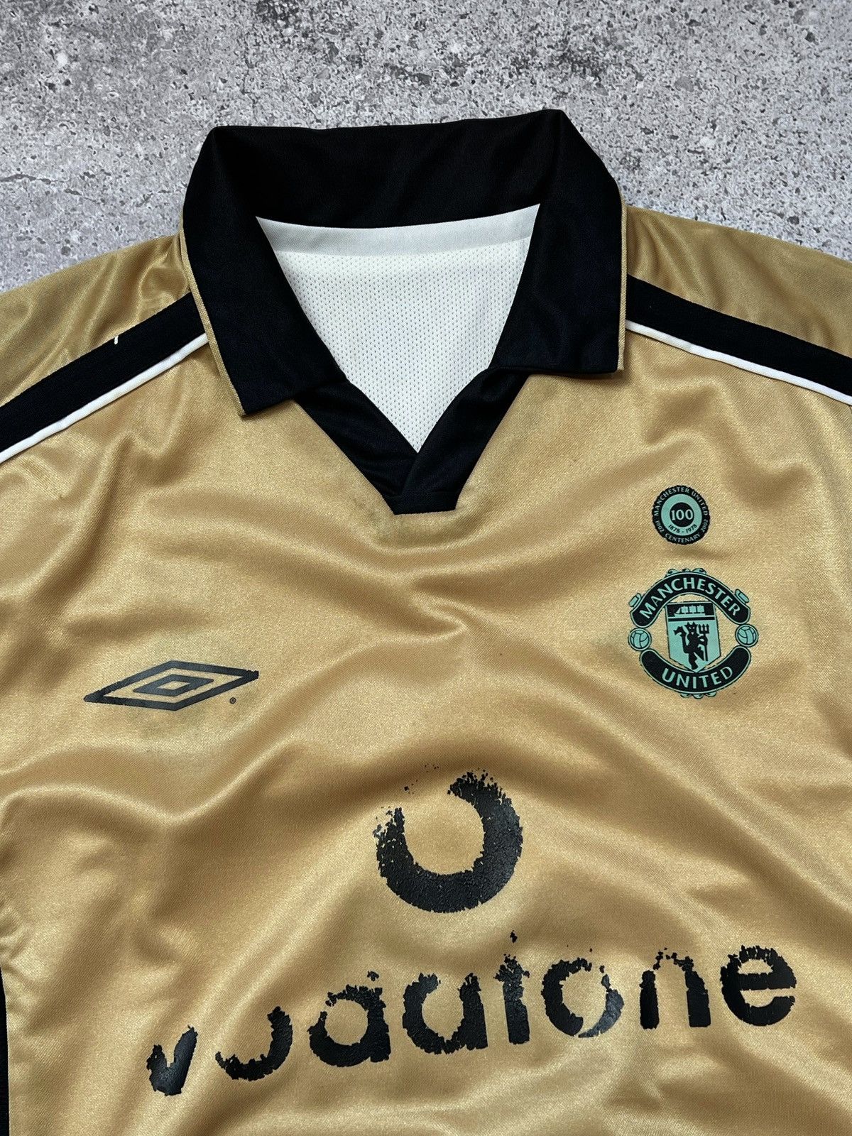 Vintage Vintage Umbro Manchester United 2001 2002 Reversible Jersey Size US S / EU 44-46 / 1 - 9 Thumbnail