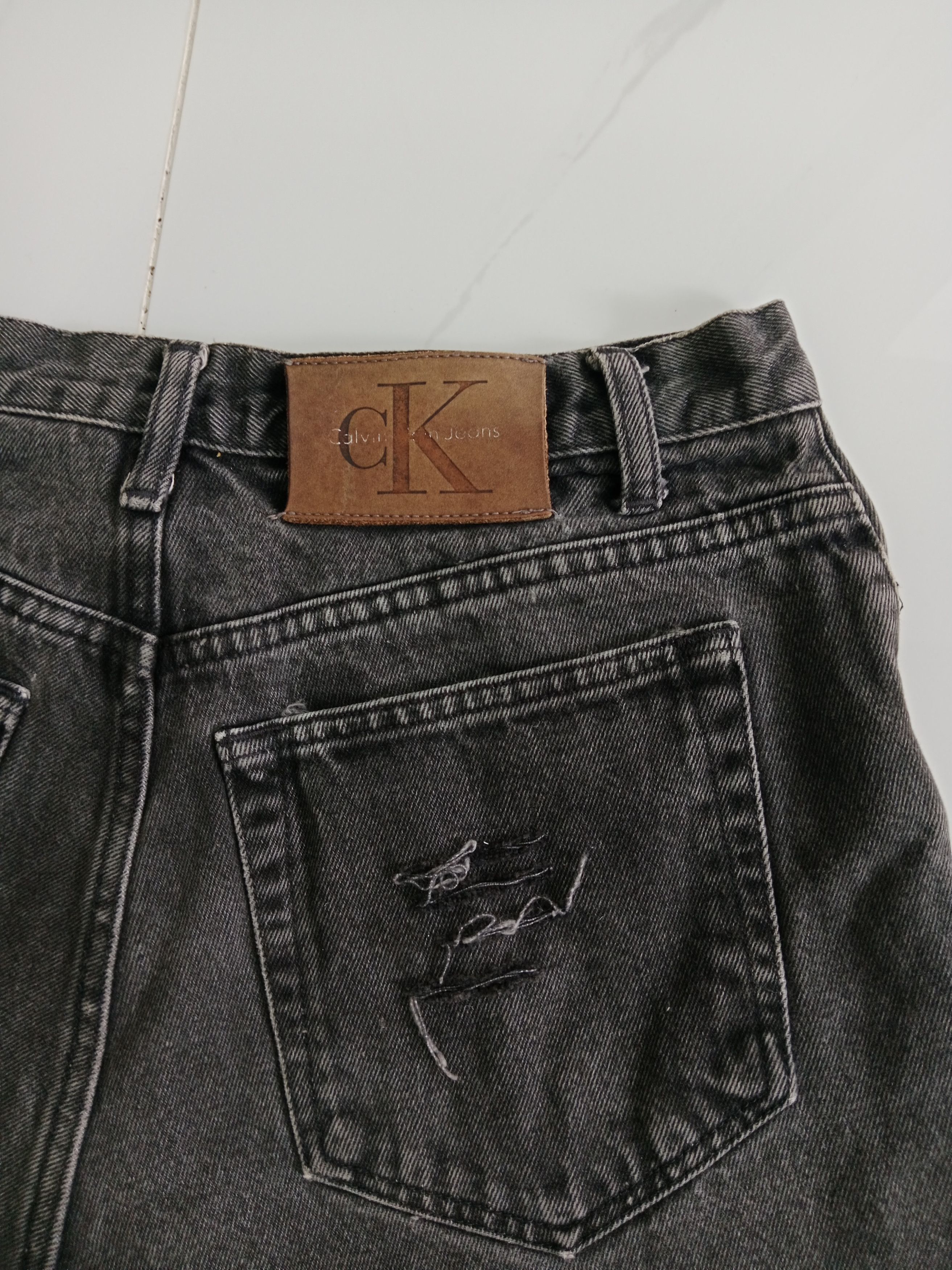 Calvin Klein CALVIN KLEIN Jean's Short Distressed Style Size 28" / US 6 / IT 42 - 9 Thumbnail