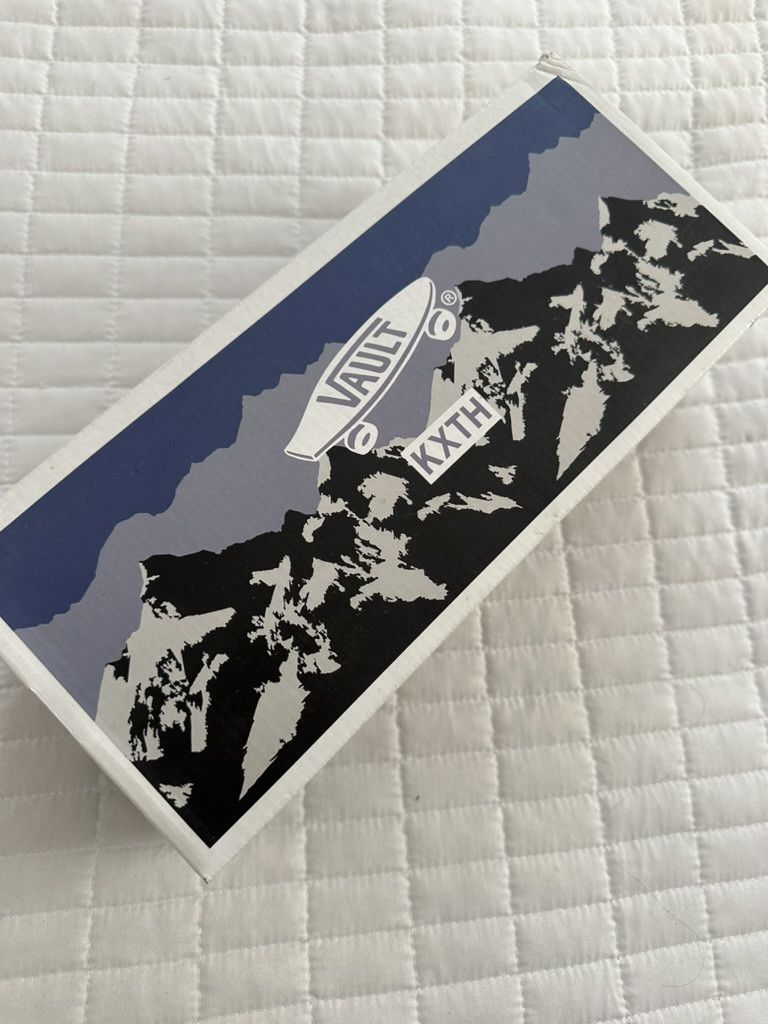 Kith × Vans KITH VANS OG CLASSIC SLIP ON 10TH BANDANA MOONLESS NGHT Size US 11.5 / EU 44-45 - 2 Thumbnail