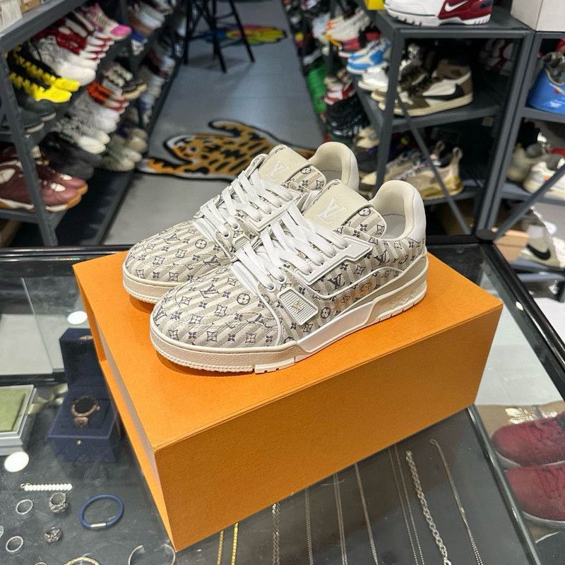 Louis Vuitton Louis Vuitton Trainer Low Top Fashion Sneakers -2508 Size US 8.5 / EU 41-42 - 1 Thumbnail